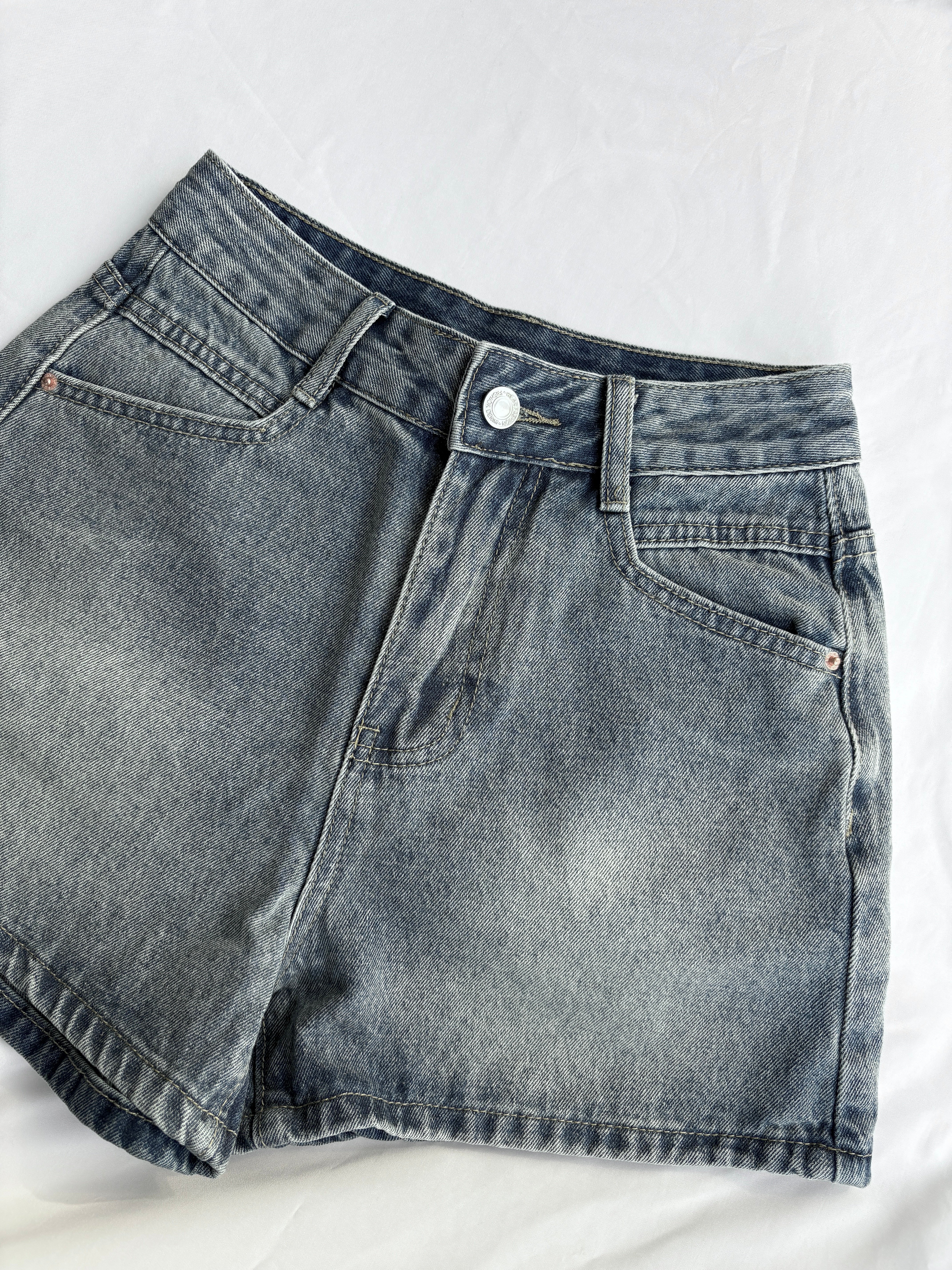 水洗原色藍牛仔短褲