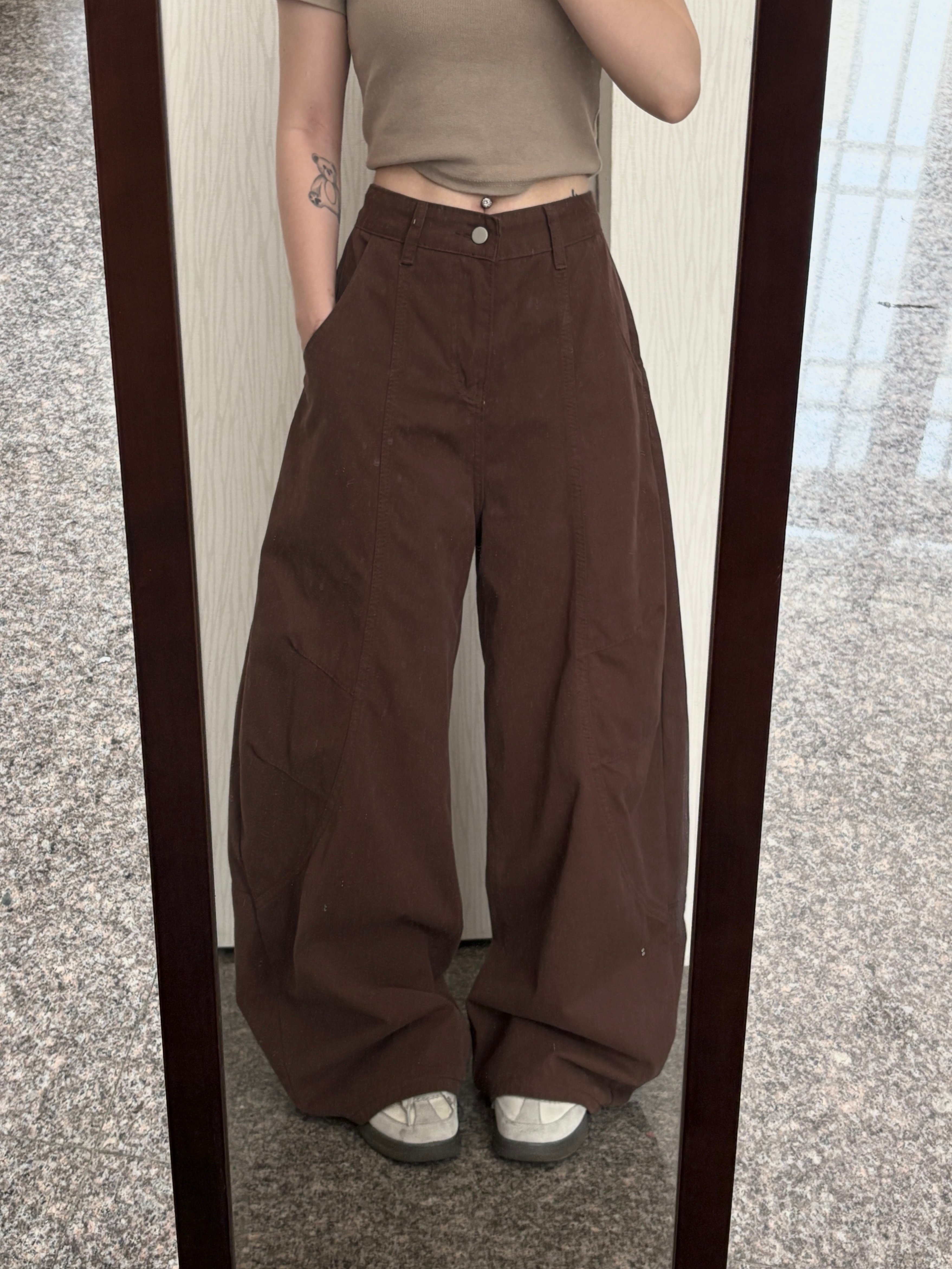 磨砂可可色軟薄牛仔鯊魚彎刀褲