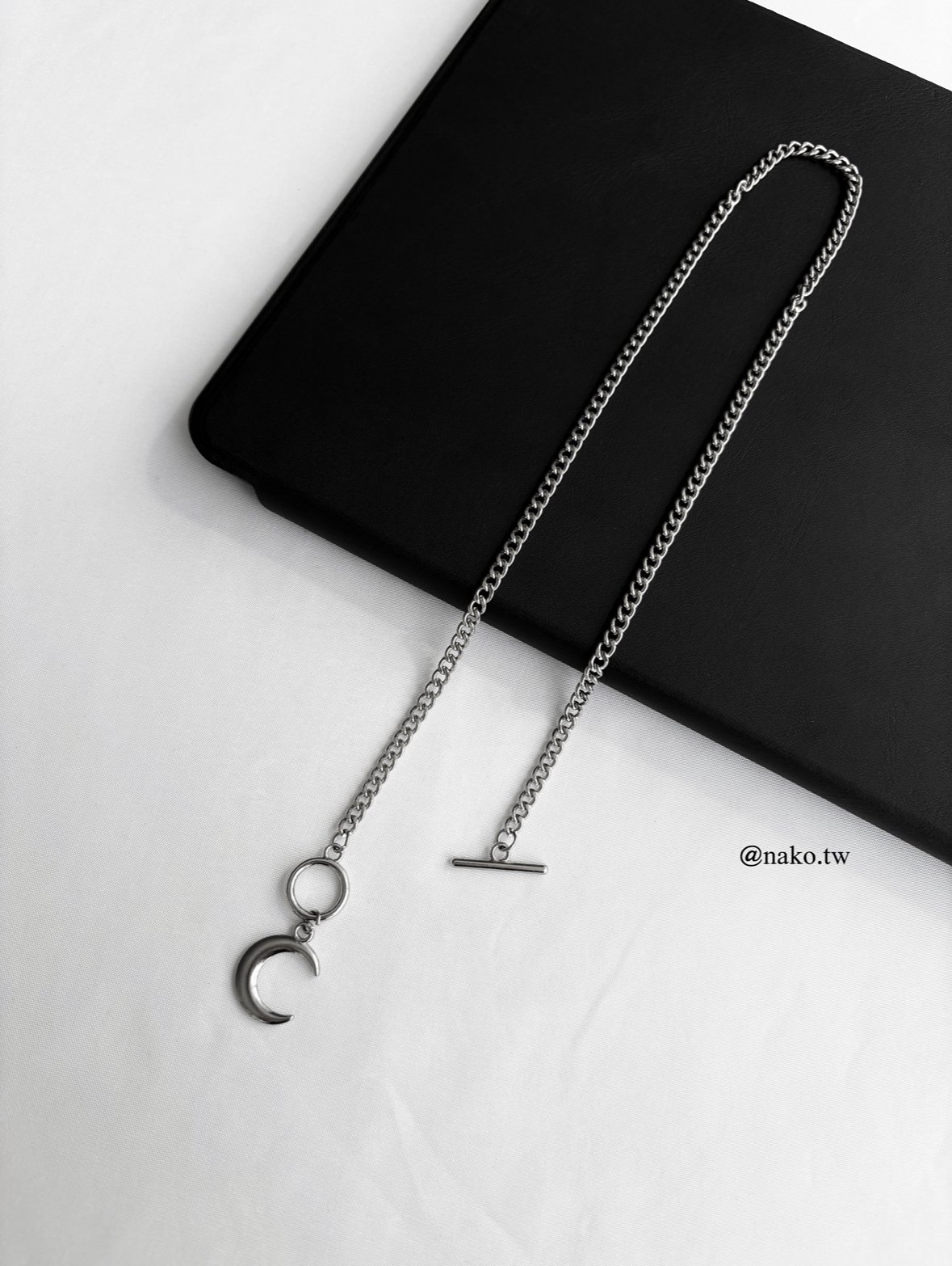 半釦式月亮銀短鍊