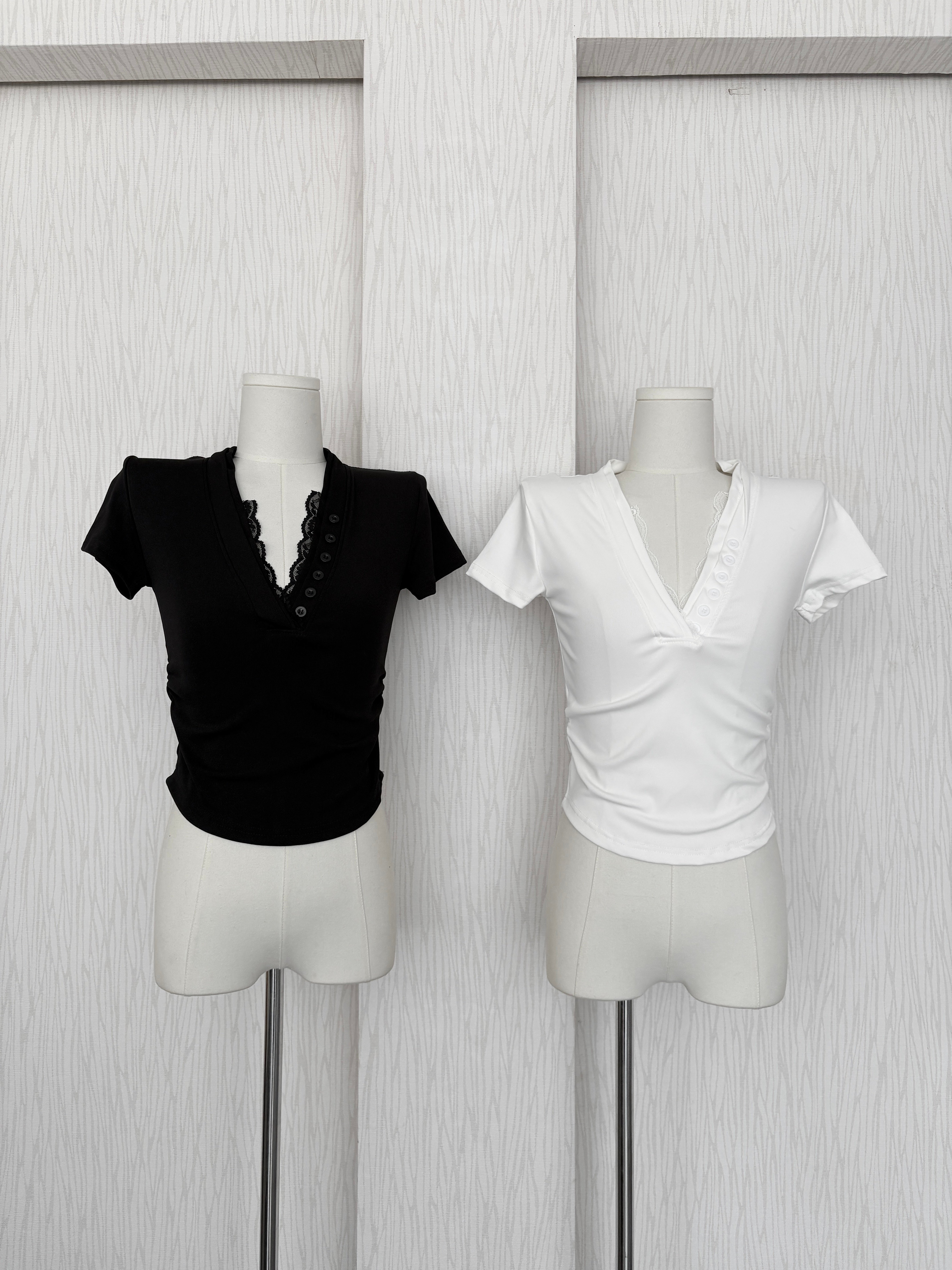 蕾絲排扣腰身下U短袖上衣