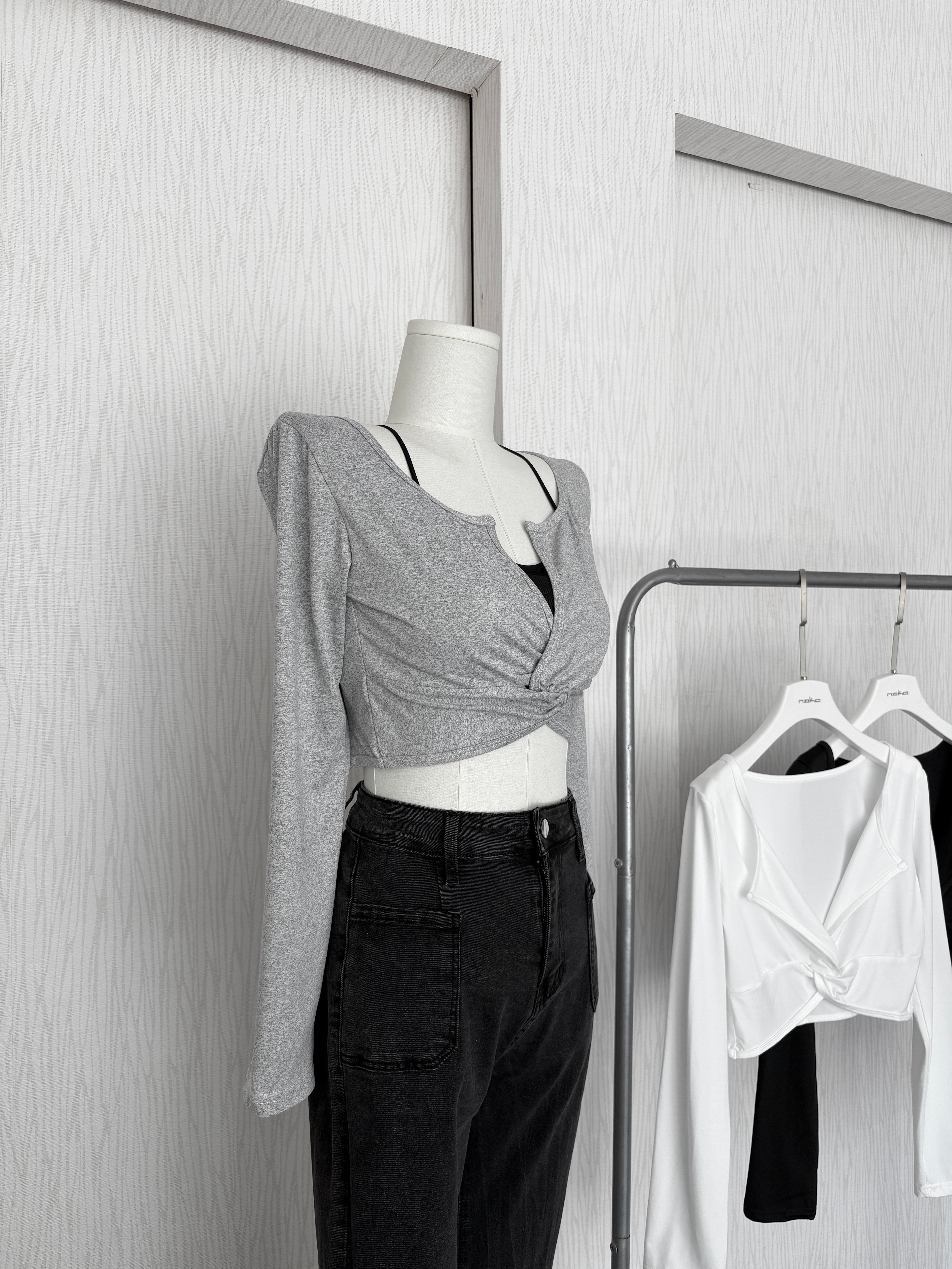 訂製款⊹開V扭結長袖超短版上衣