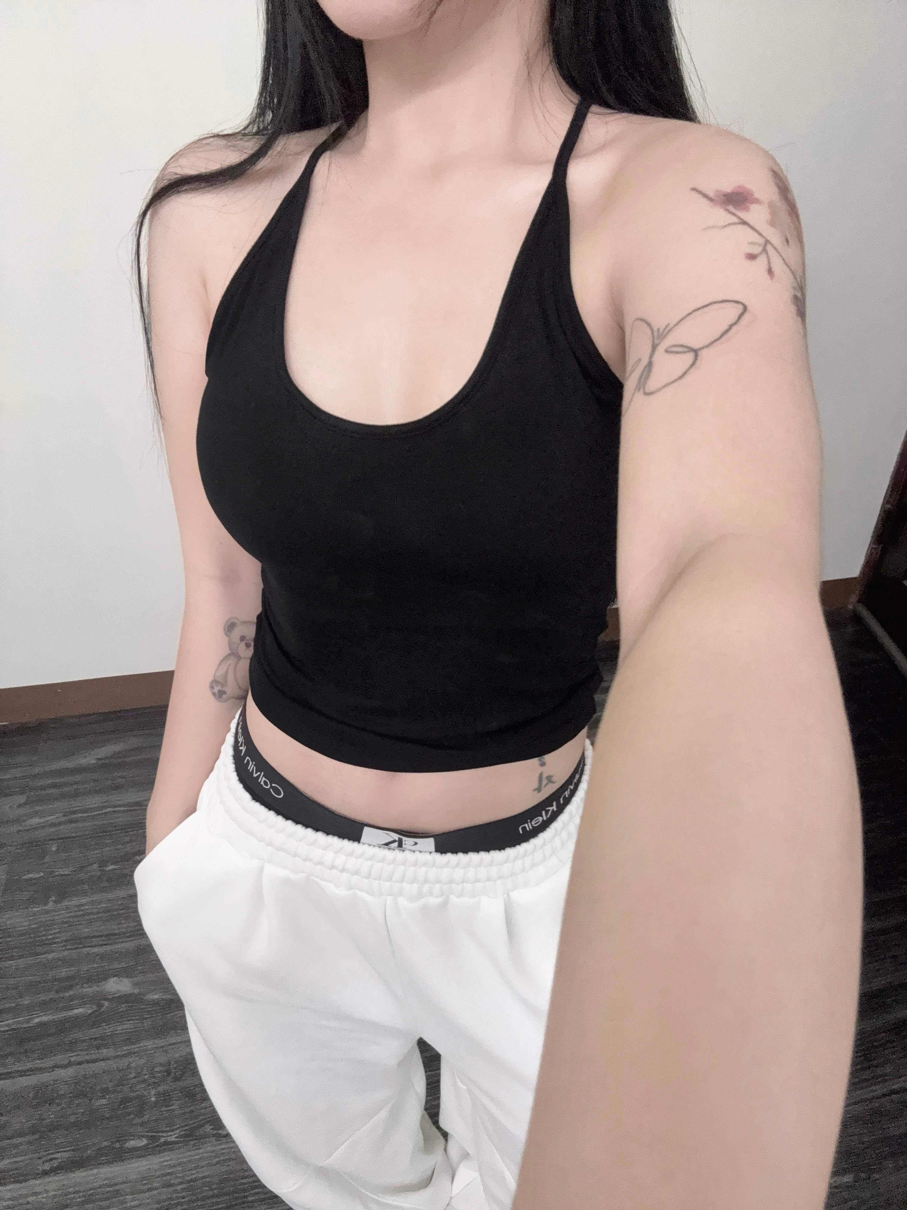 回購款♥︎歐美運動風細肩掛脖感罩杯背心