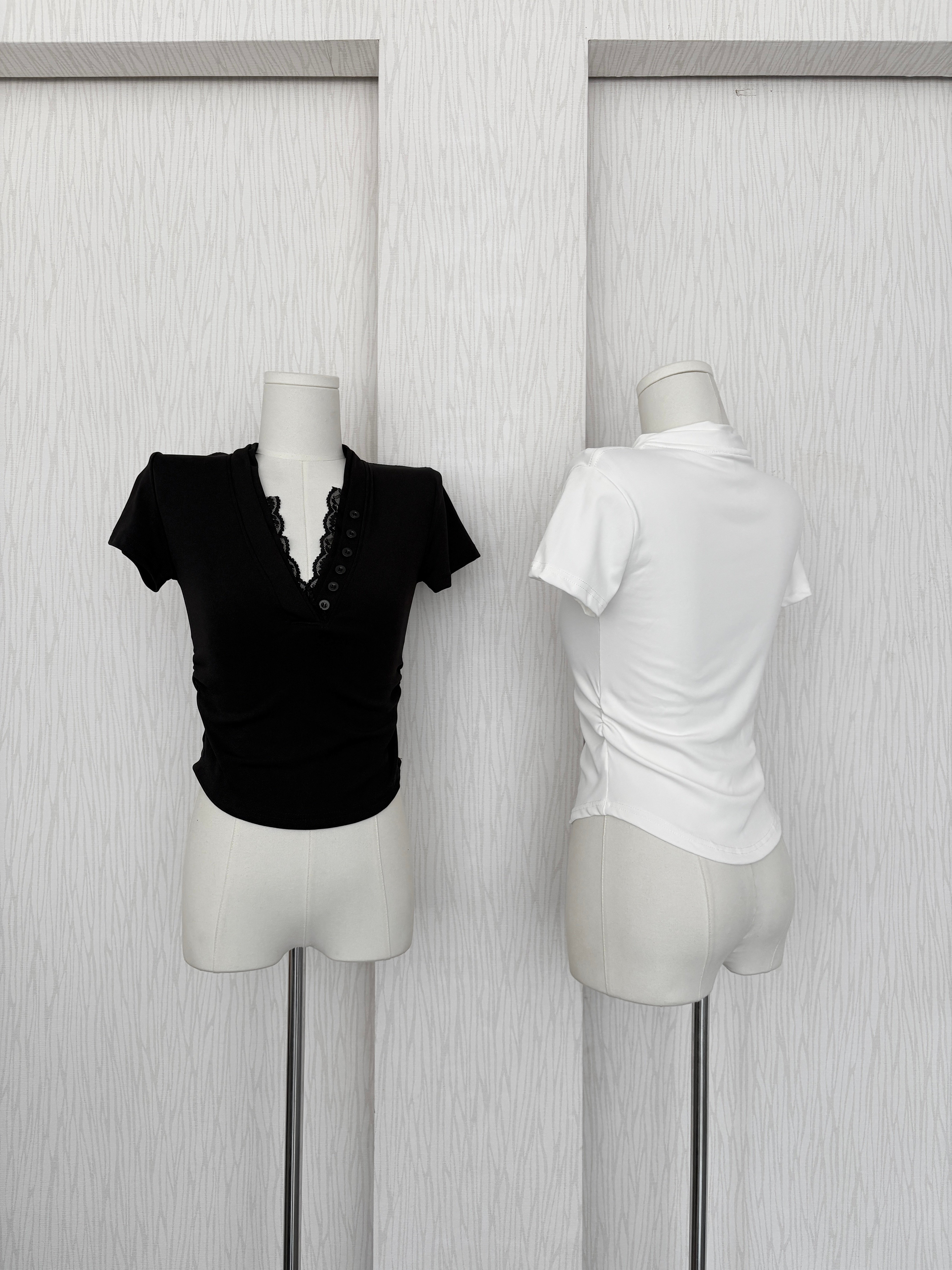 蕾絲排扣腰身下U短袖上衣