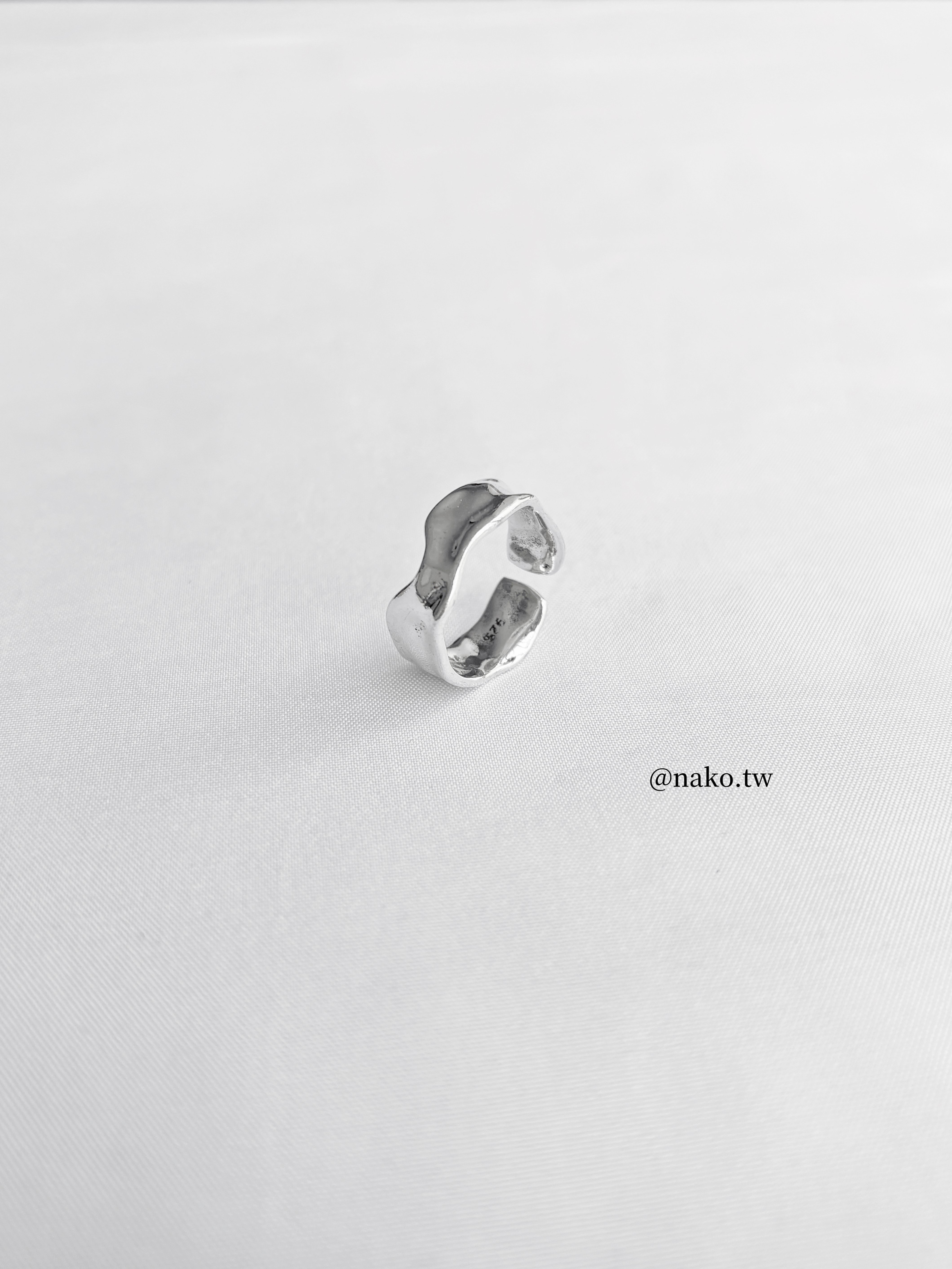 歐美流銀凹凸不規則開口戒指