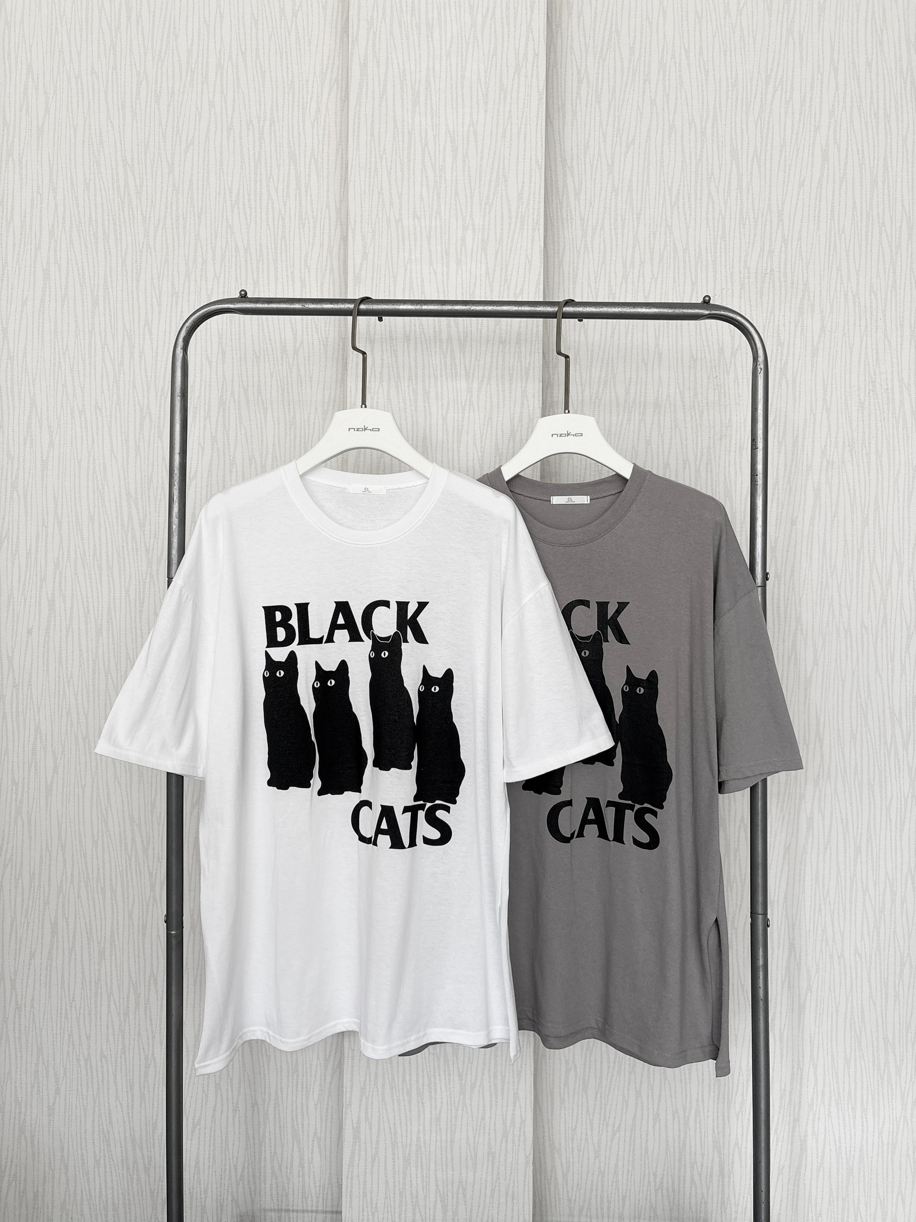 5月連線🇰🇷BLACK CATS四隻黑貓側開衩棉質寬鬆T恤