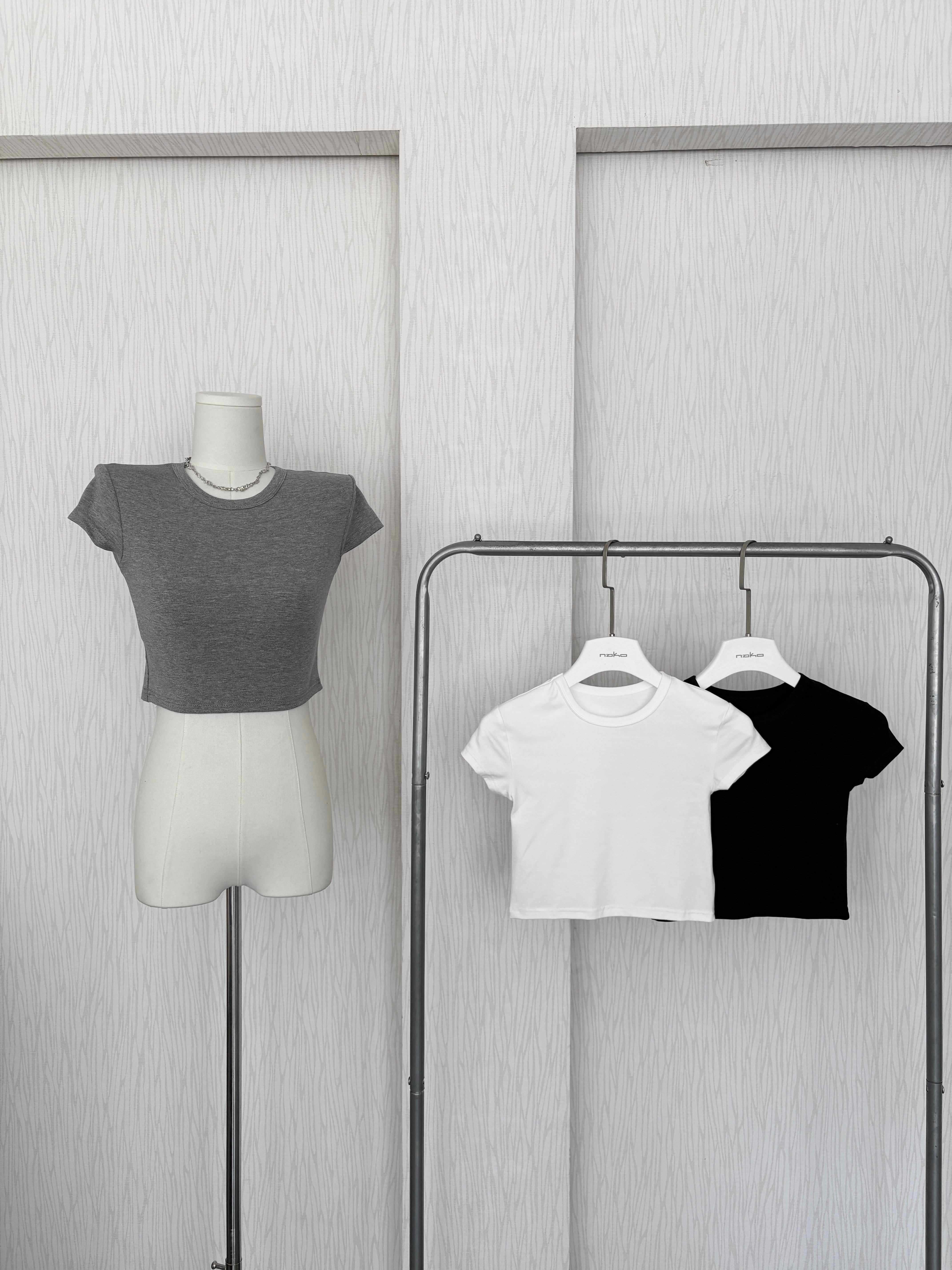 訂製款⊹素面高圓領貼身軟Q短版短袖上衣