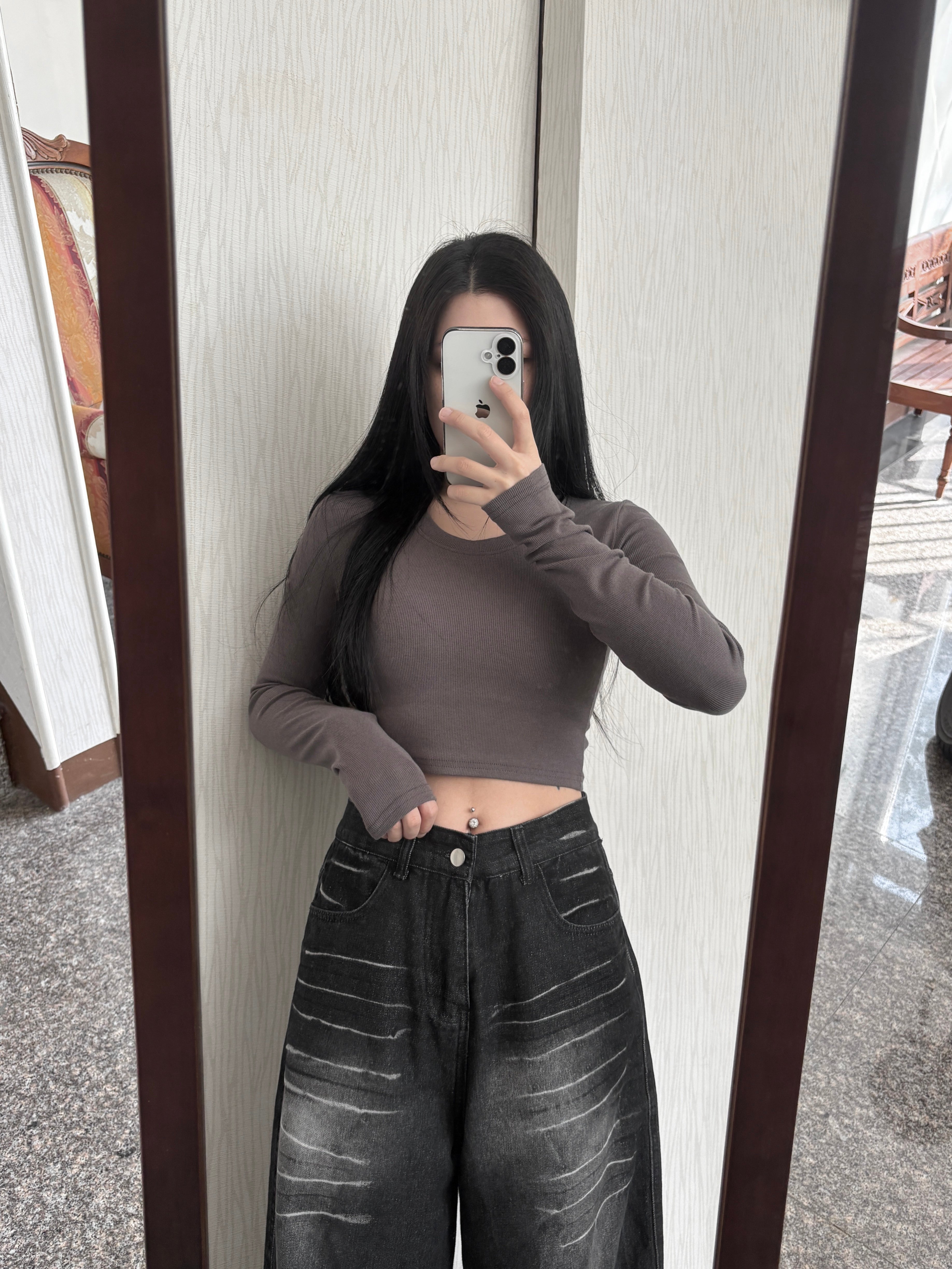 U領直坑紋超彈短版長袖上衣