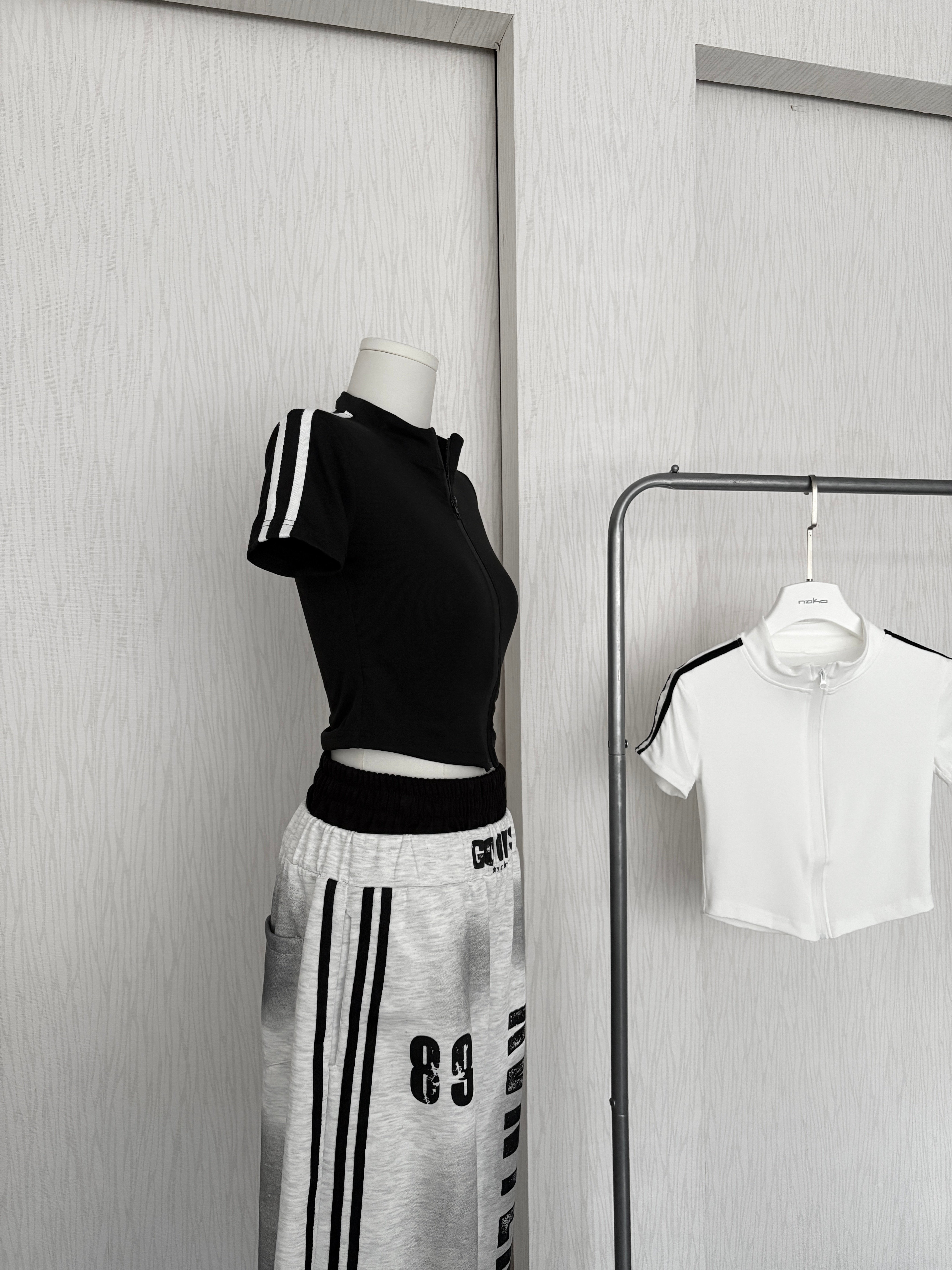 立領雙拼線下U短袖貼身拉鏈外套