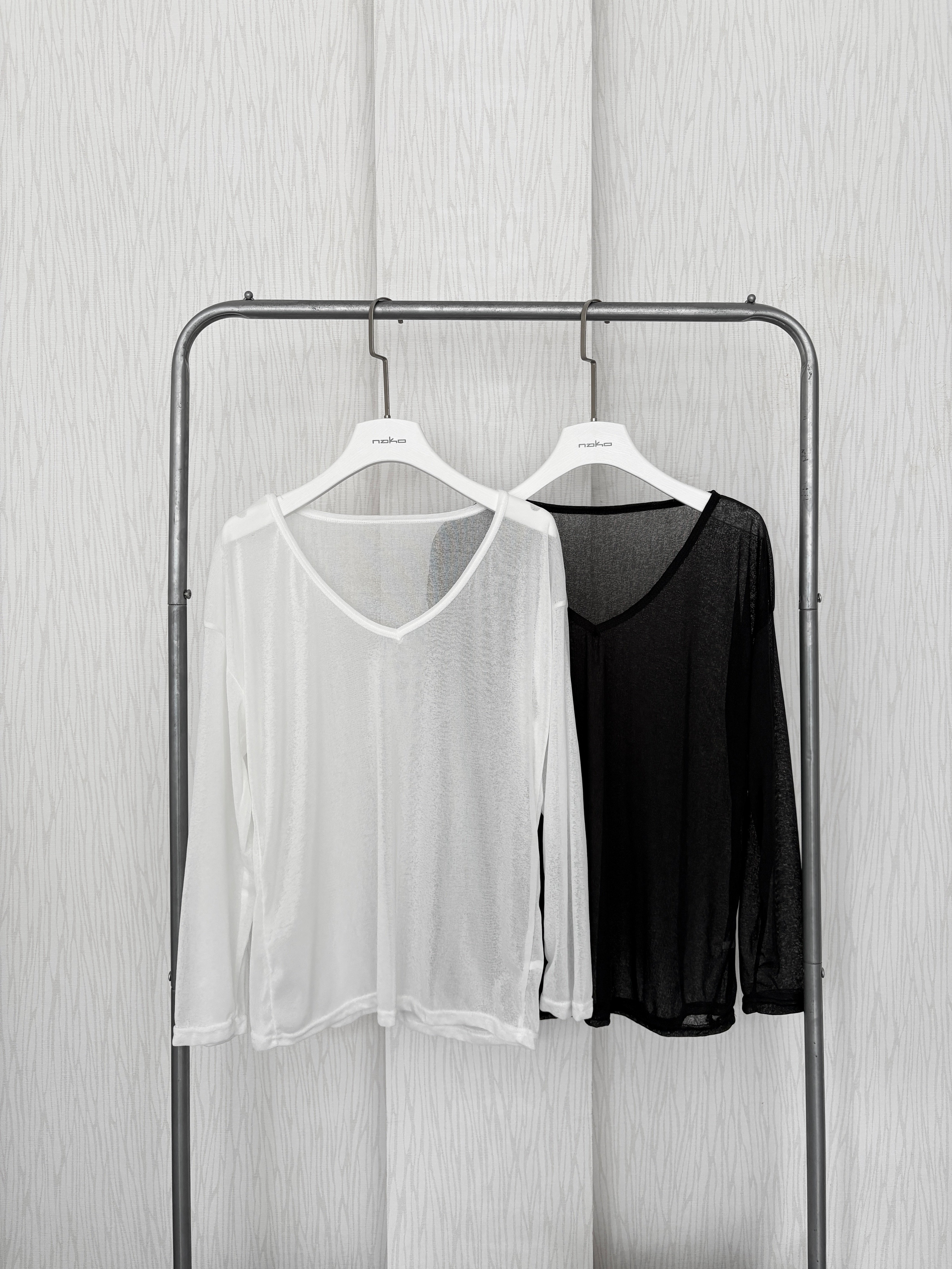 度假必備.ᐟ大V領透膚素面罩衫