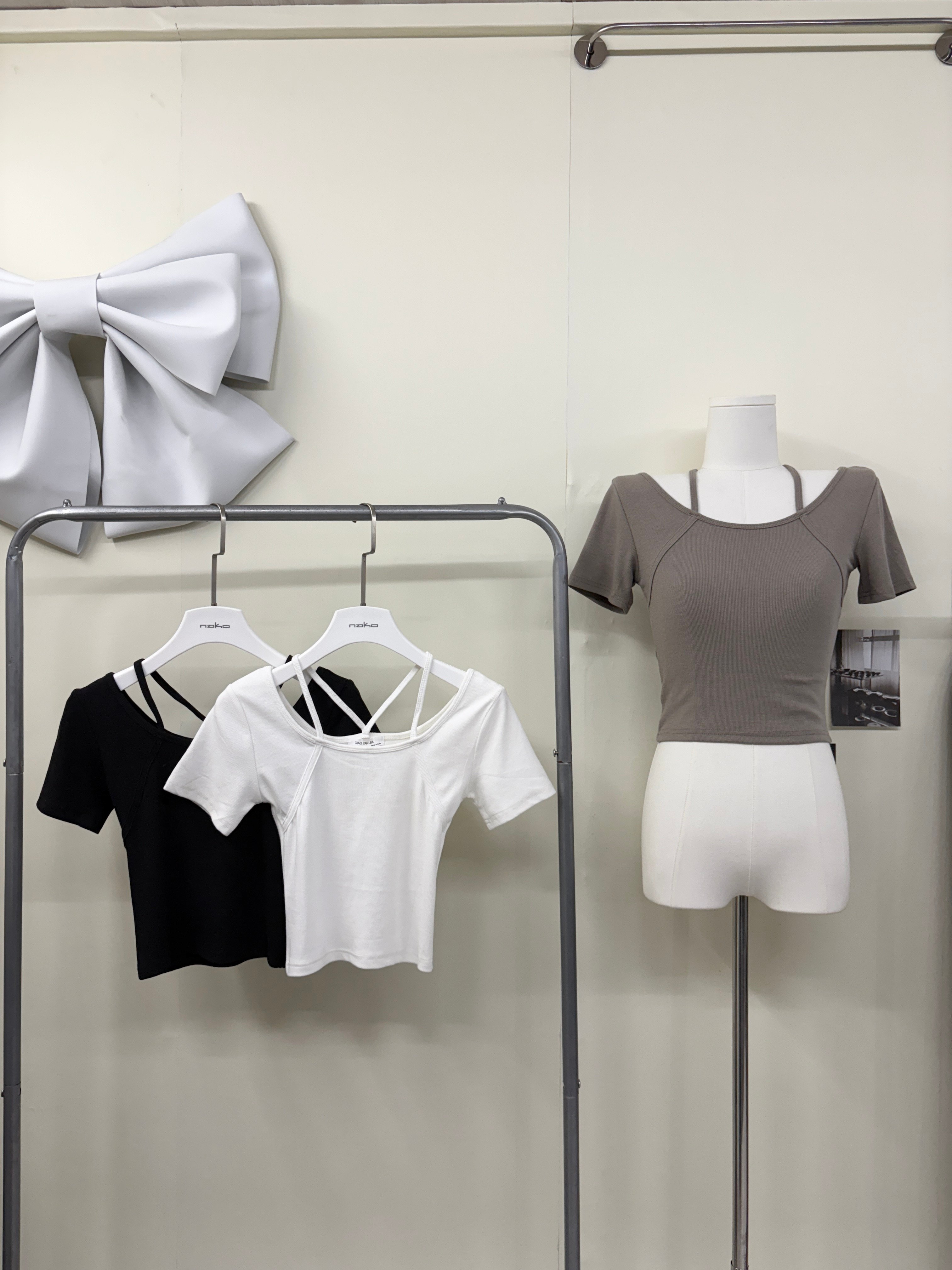 圓領細肩修飾感短袖上衣