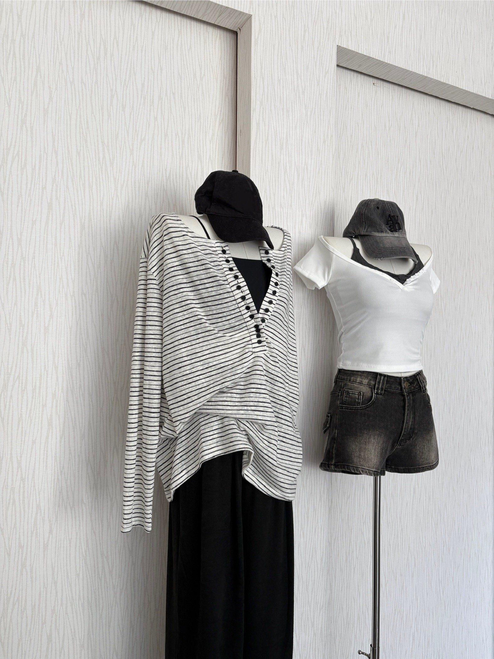 【限量現貨】正韓🇰🇷圓領多扣細橫條薄棉休閒上衣