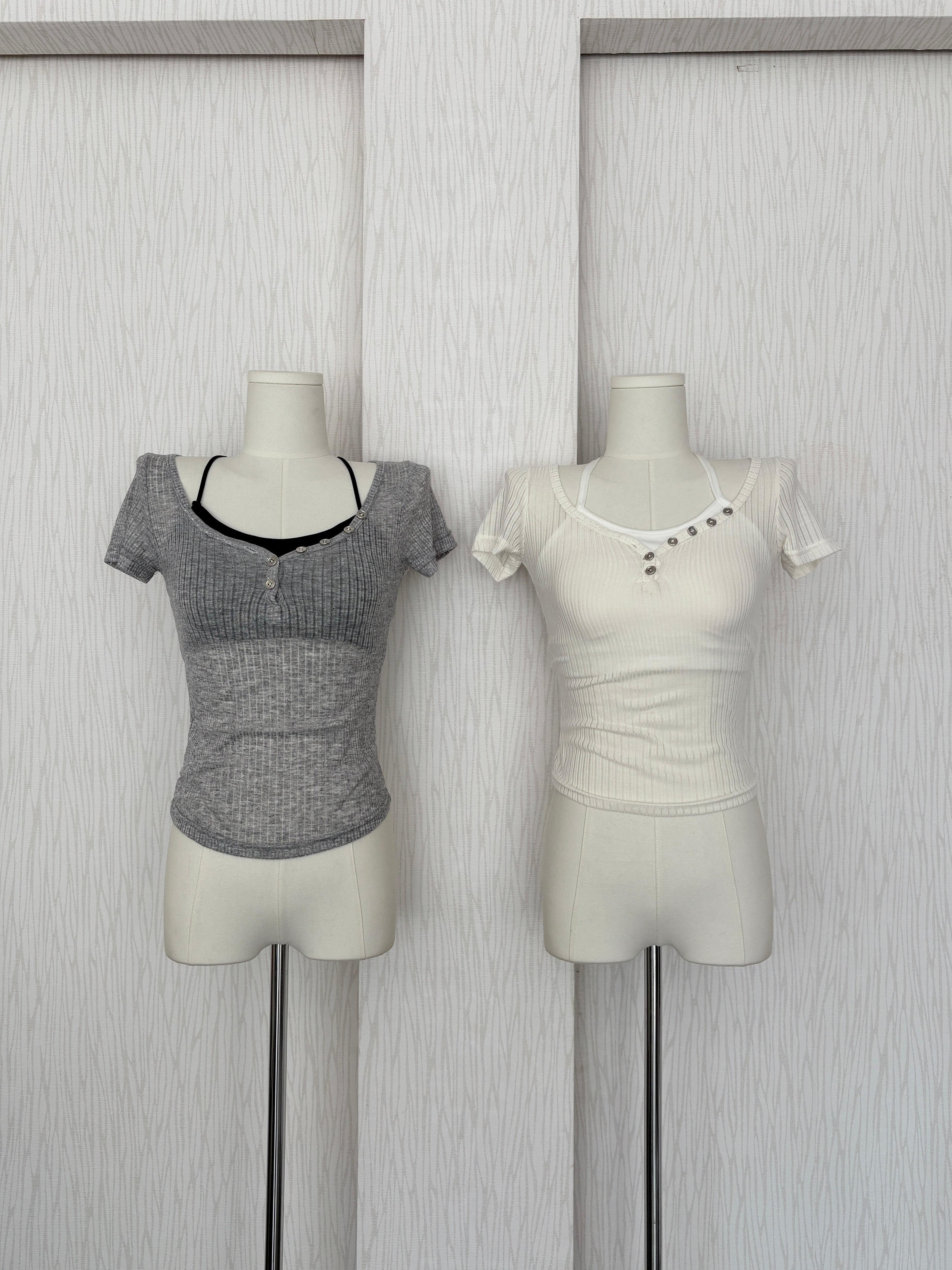 銀釦簍空直紋感透膚短袖軟薄貼身上衣