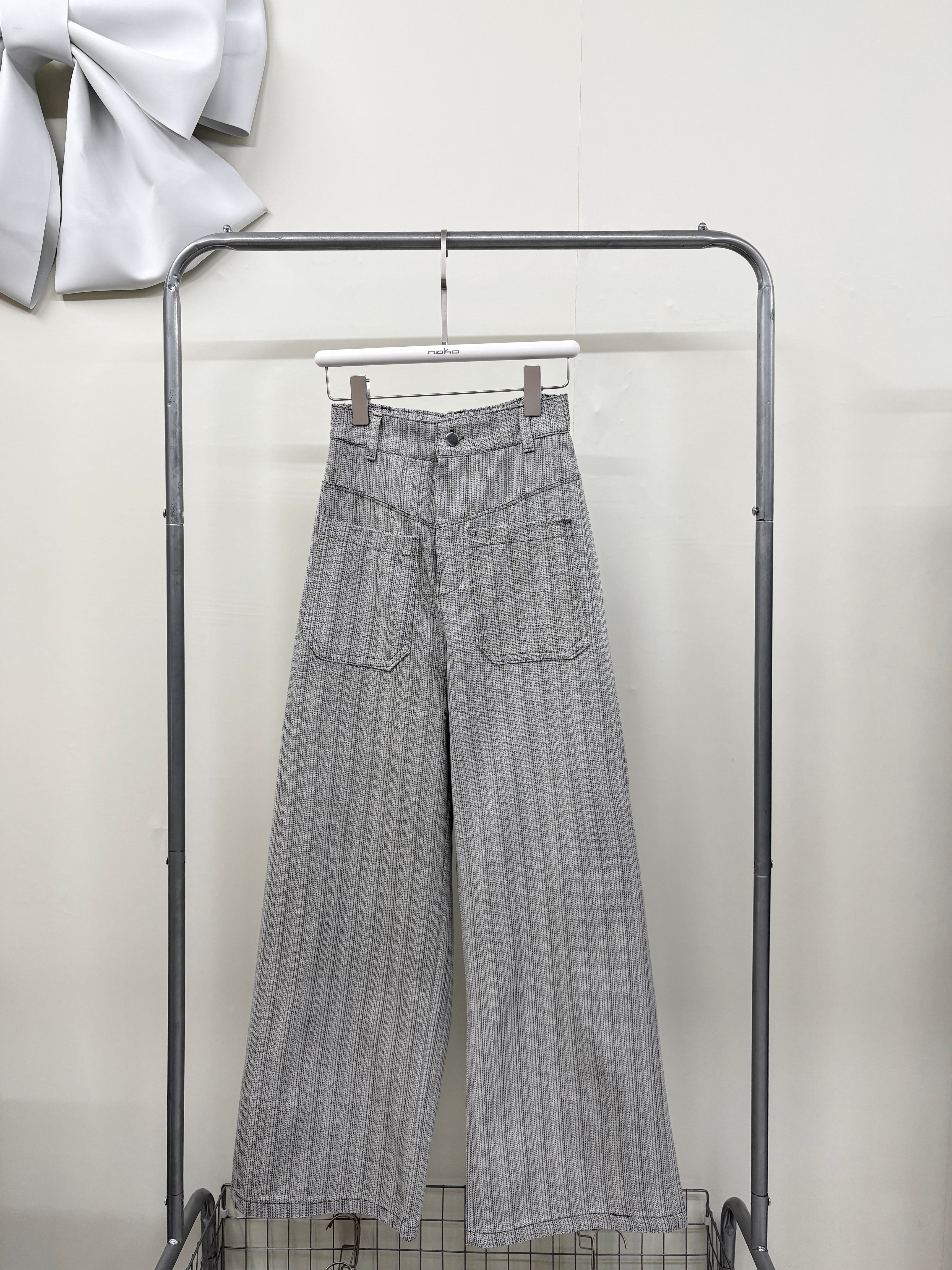 黑白直線後字母直筒寬褲(後鬆緊)