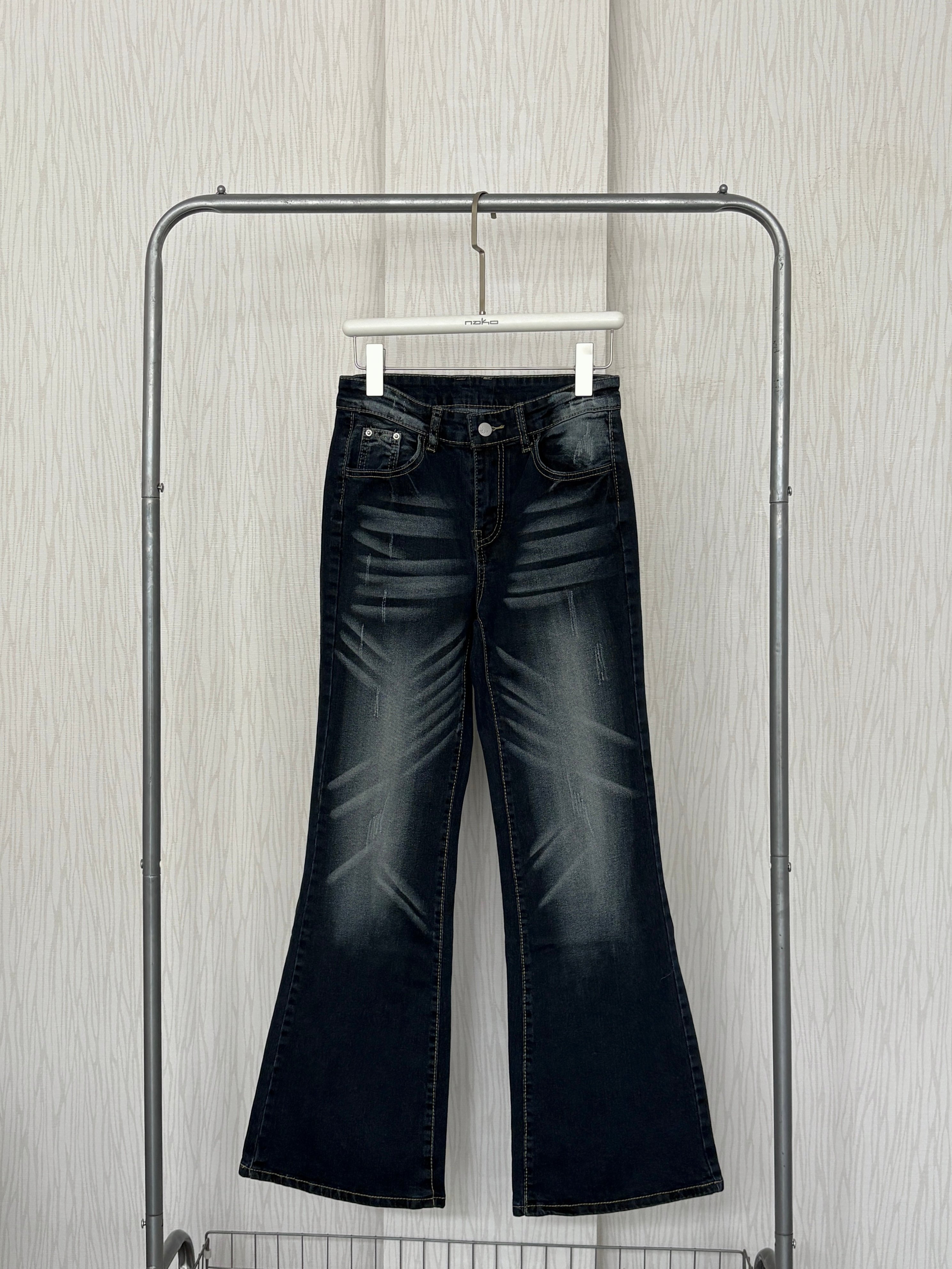 刷白抓痕深原色藍中低腰牛仔喇叭褲