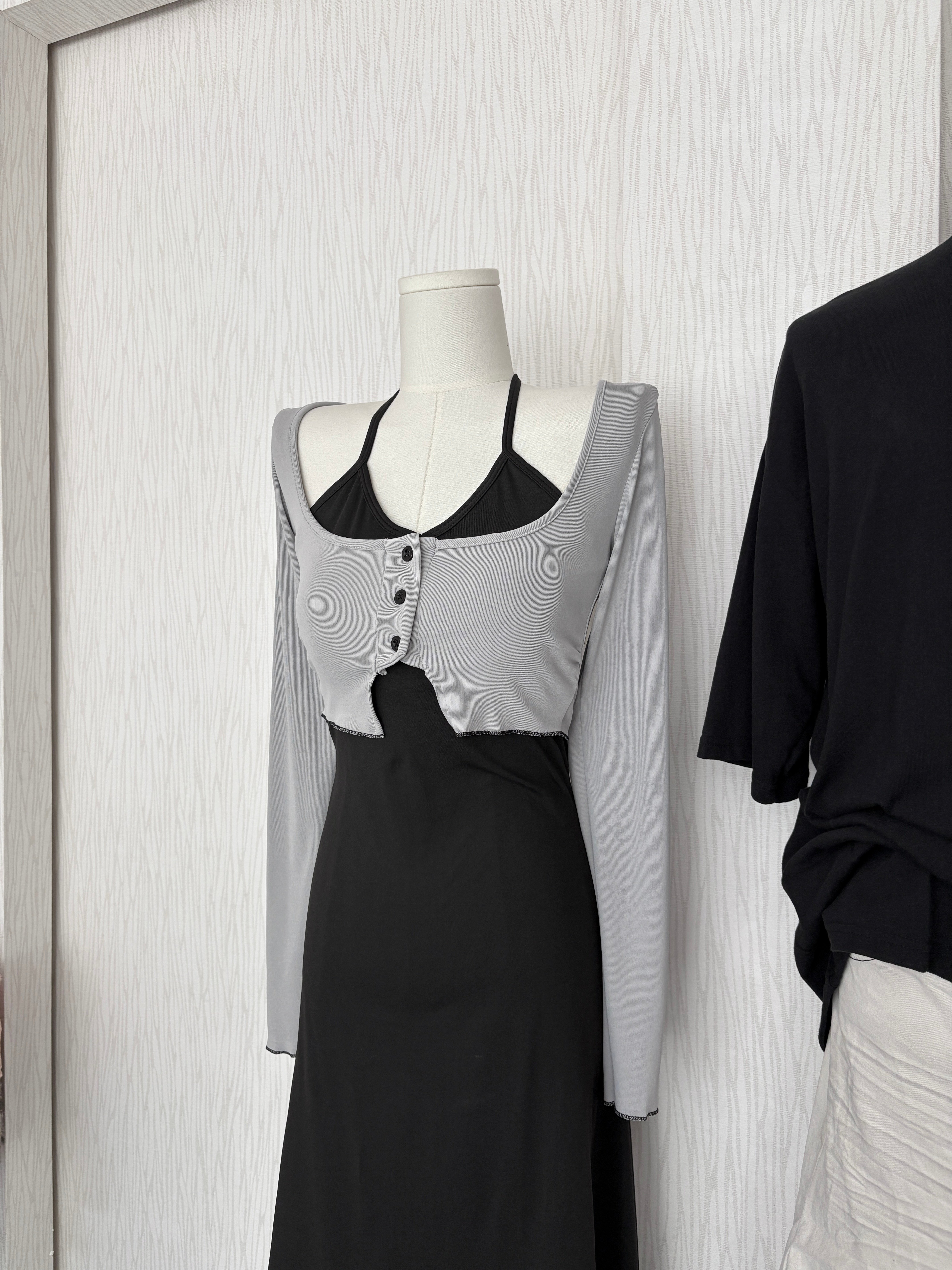 三扣黑邊超短版冰山灰彈性涼感上衣