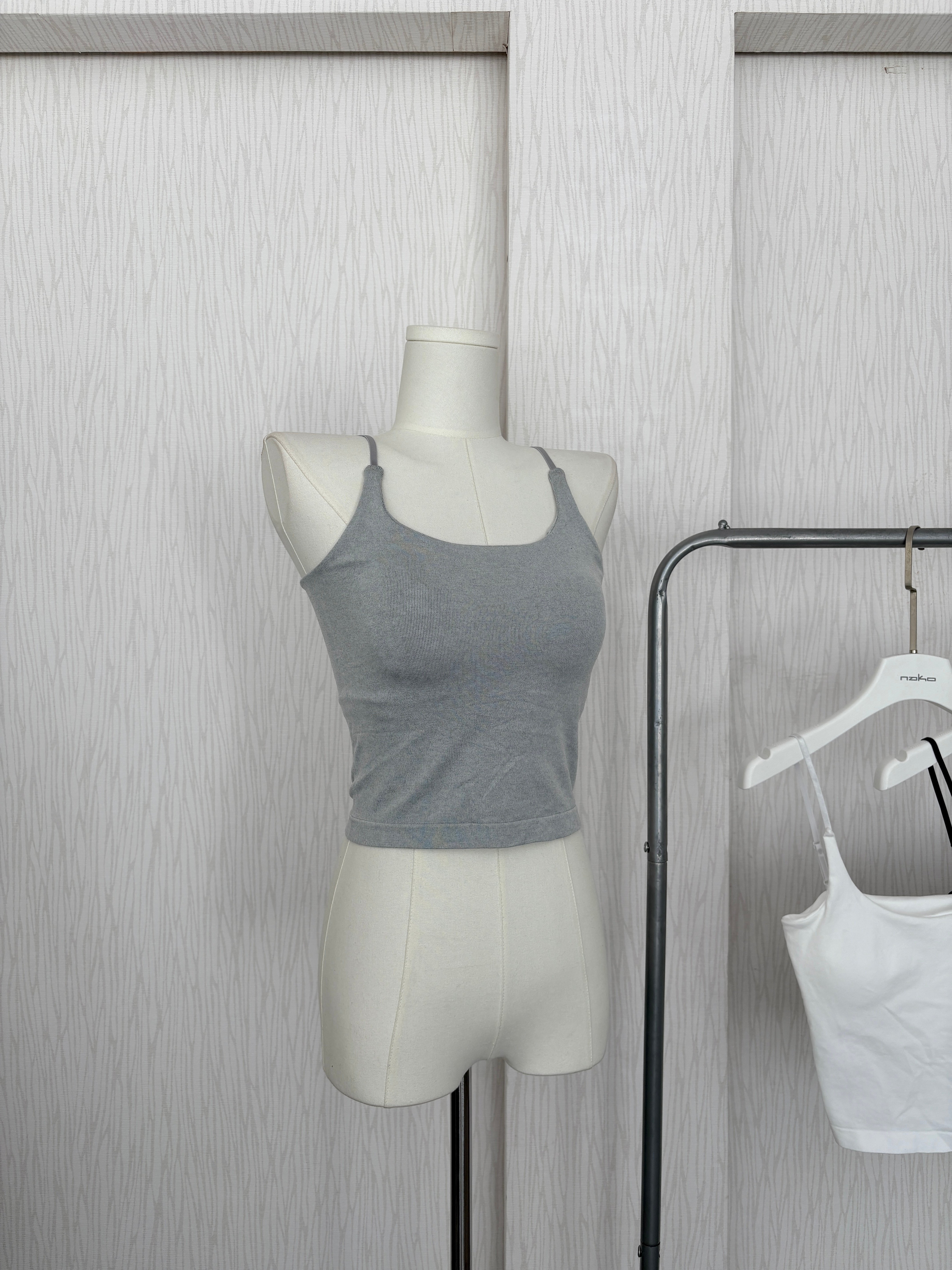 大寬U領可調彈性細肩罩杯背心