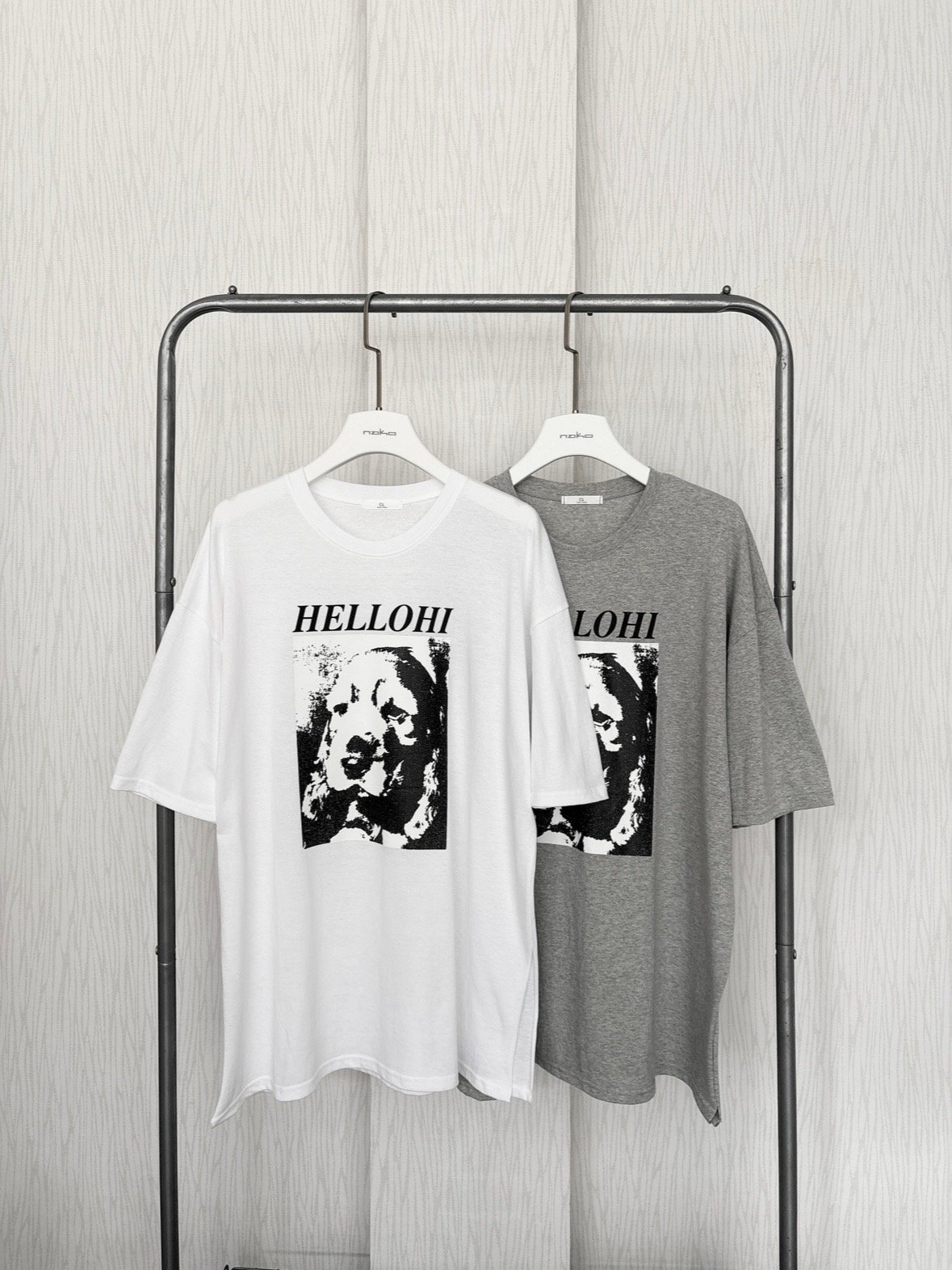 正韓🇰🇷HELLOHI黑白金毛畫像側開衩棉質寬鬆T恤