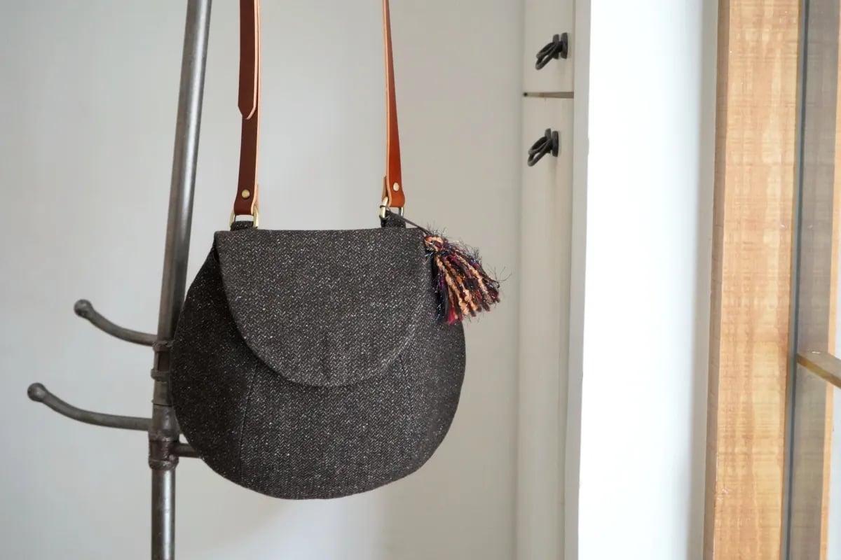 DIY材料包：毛球肩背包