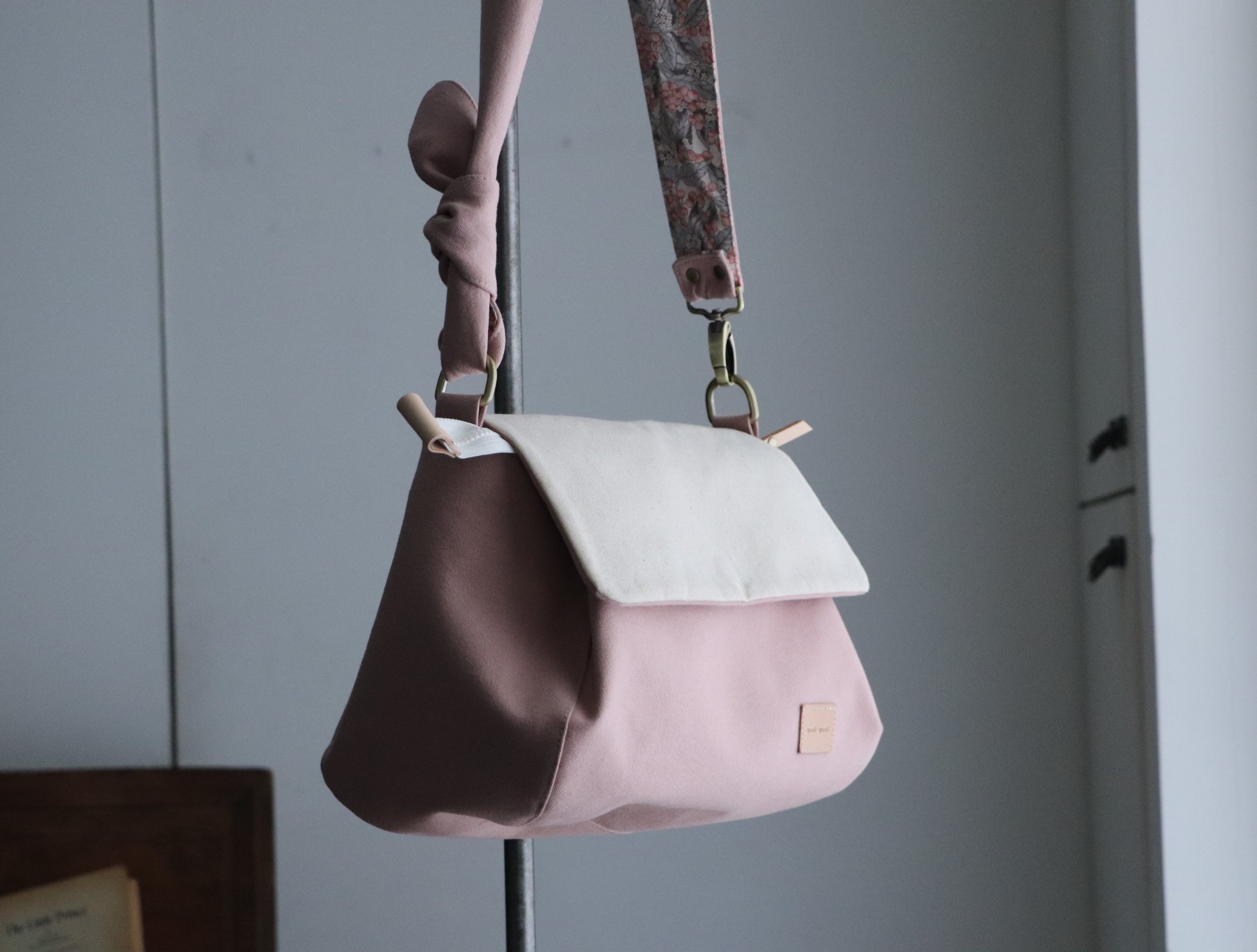 皮革五金組：雲朵肩背包