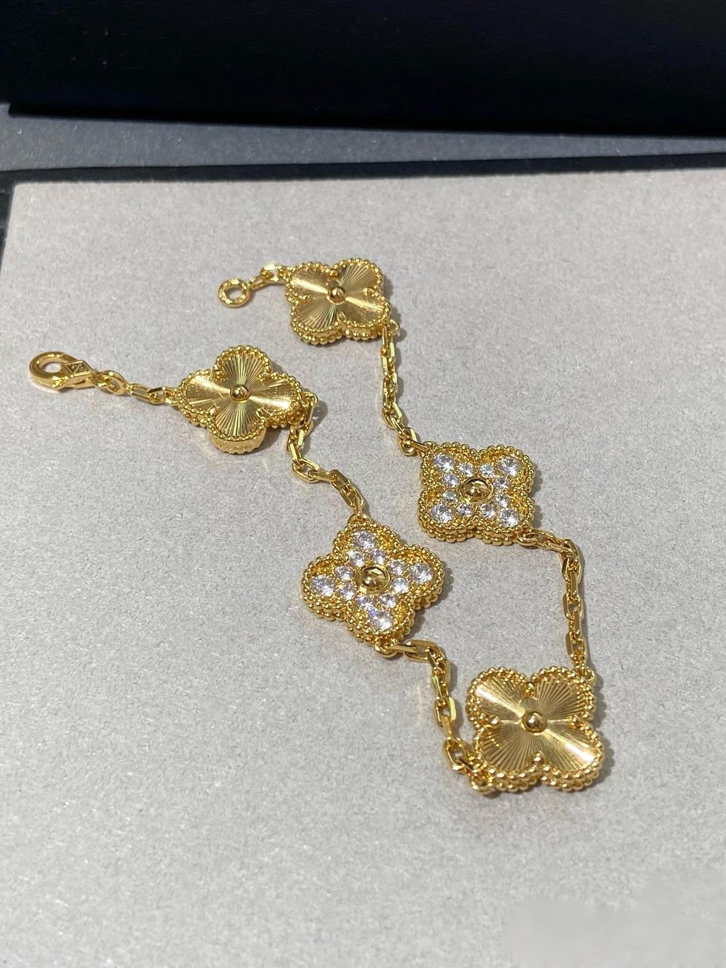 梵N五花間隔纘四葉草手鏈系列（金色）