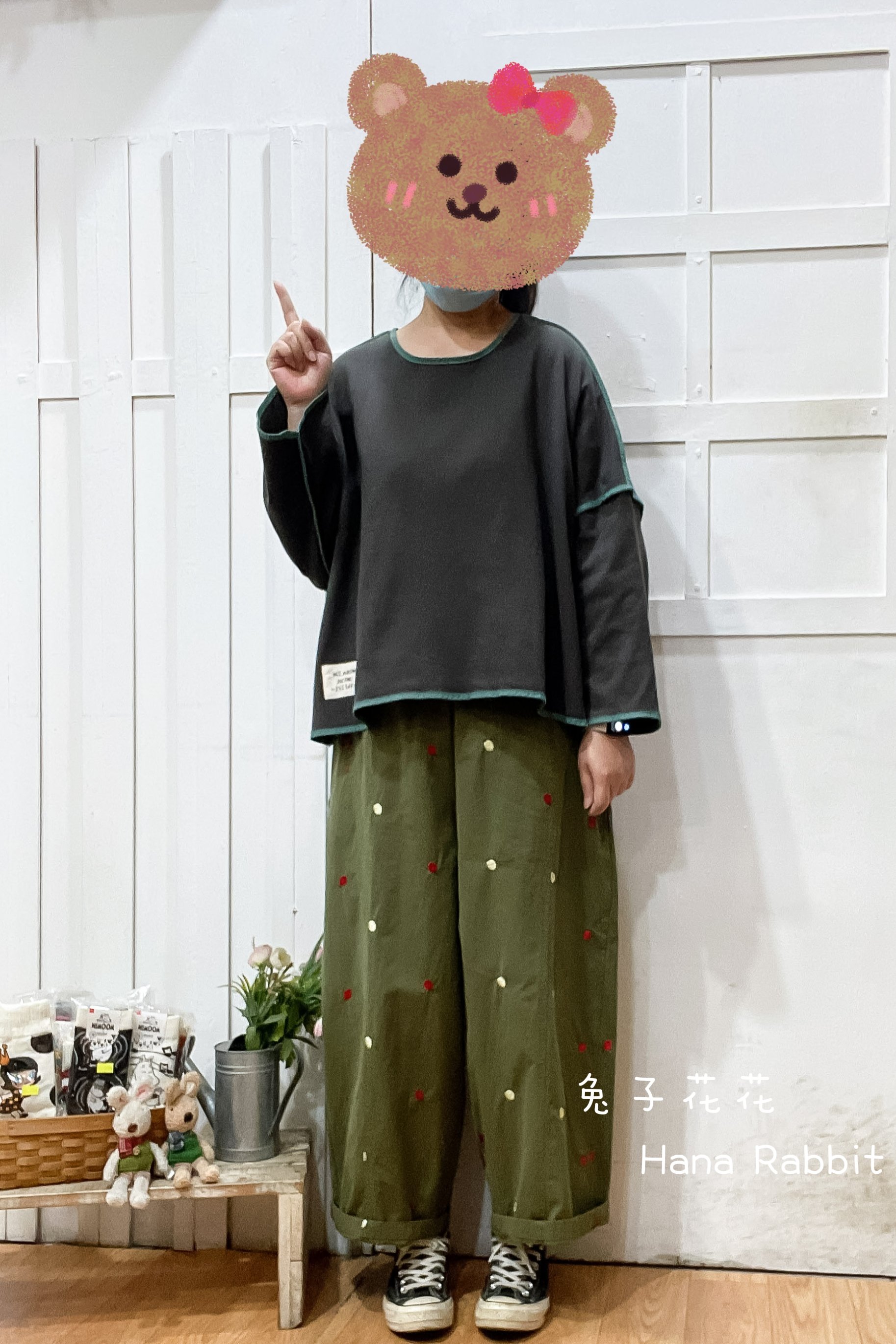 WE家包邊小布標短版上衣(深灰) 13940