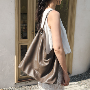 Verso Libre自由詩行真皮垂墜托特包-咖色