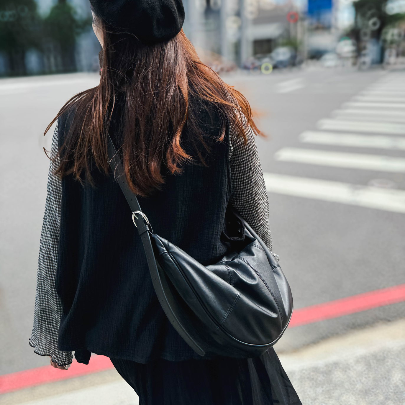 TRueSo 觸柔牛皮極軟經典牛角包-黑色