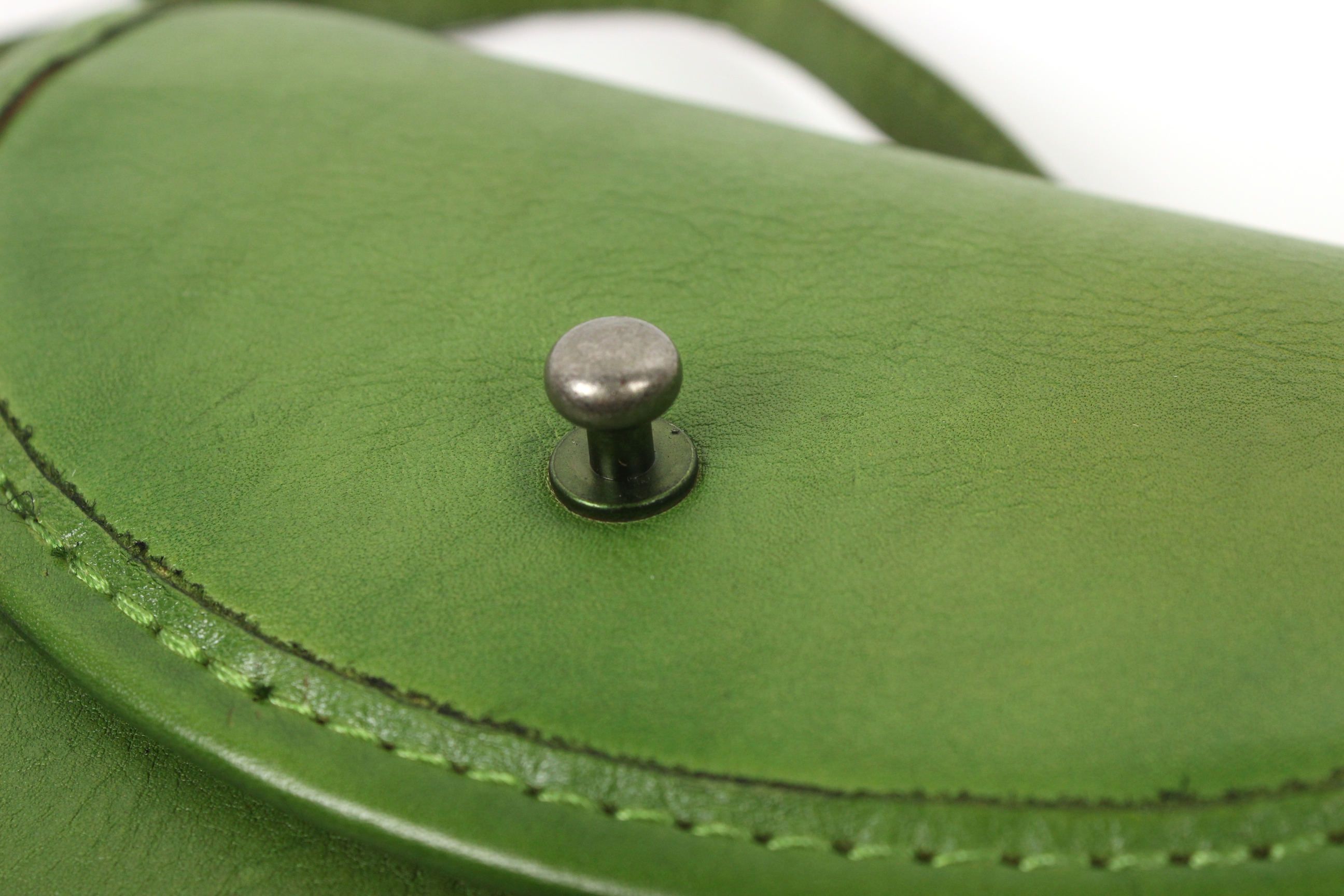 迷濛植鞣真皮半圓小包-綠色