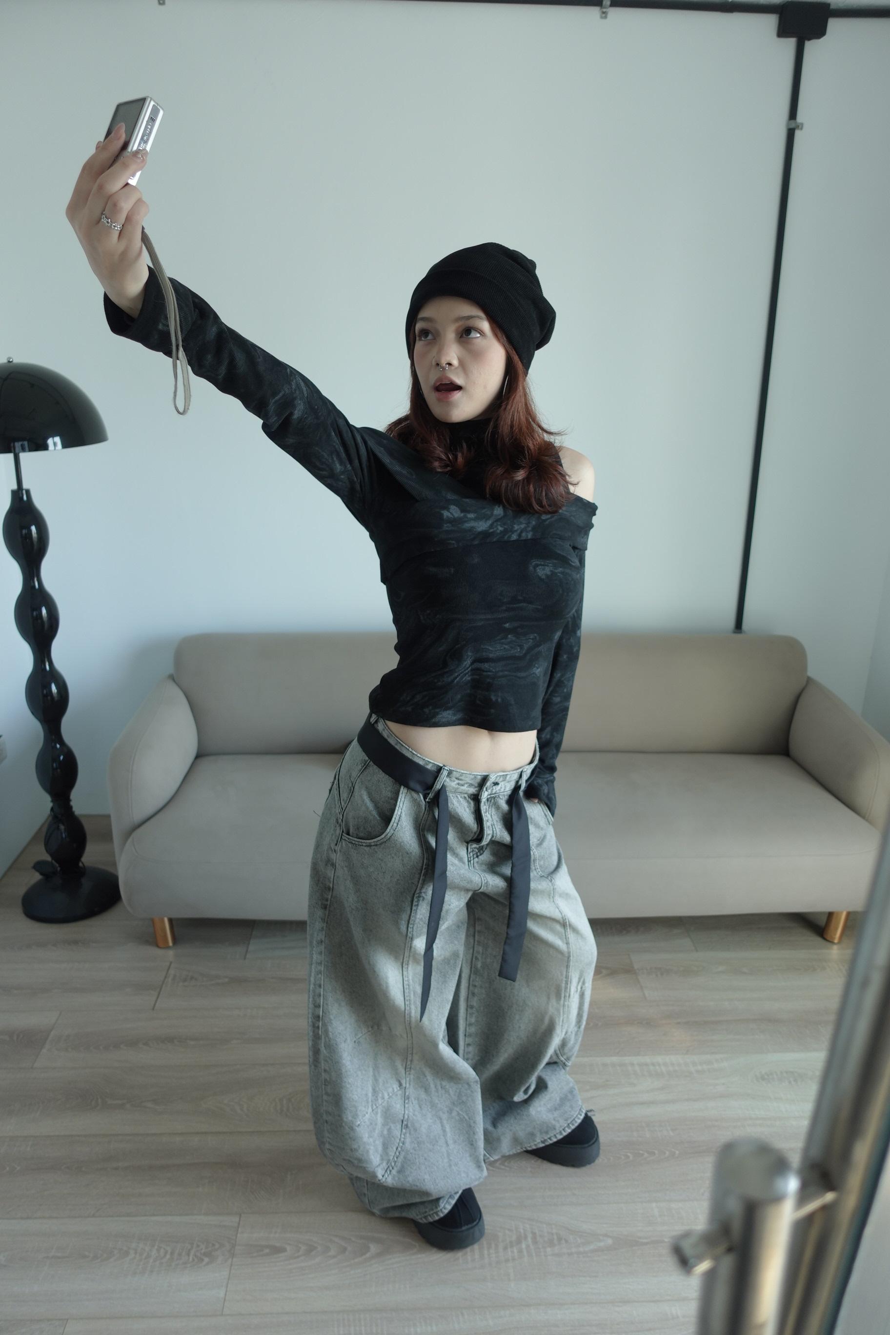 高領紮染露肩上衣