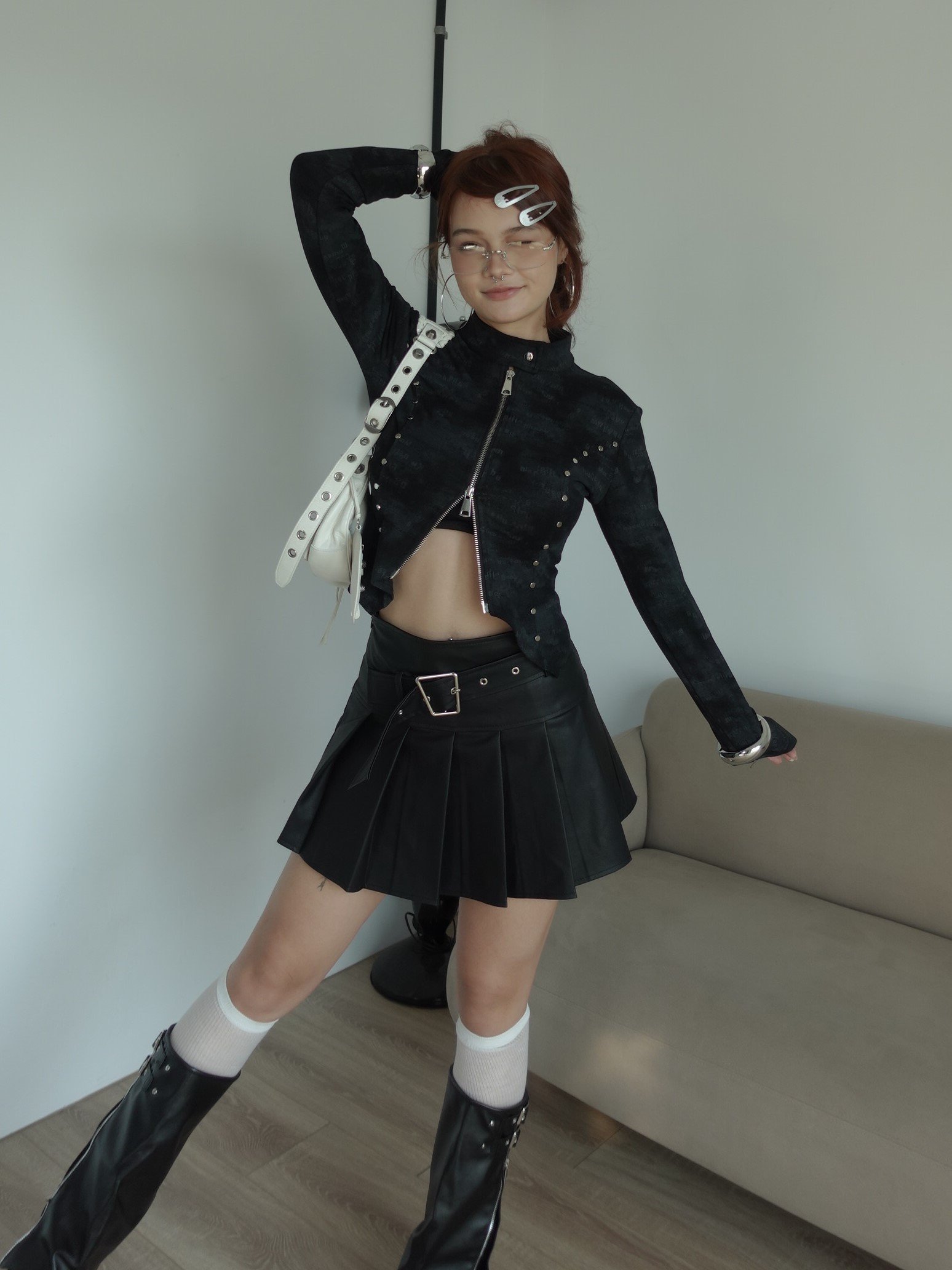 卯釘字母拉鍊上衣