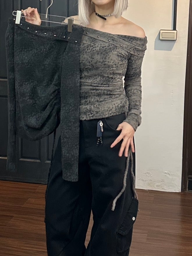 B03 豹紋斜肩上衣