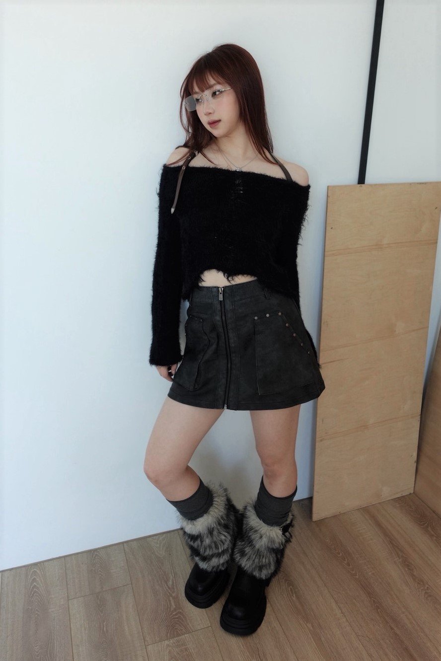 不規則鬚邊皮扣針織衫