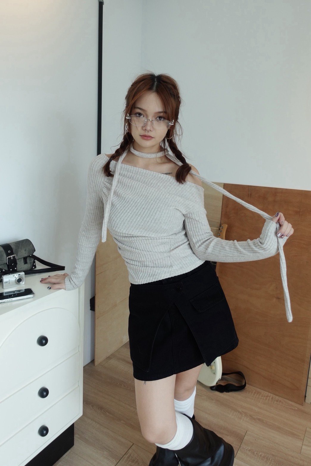 B02 繞脖一字上衣