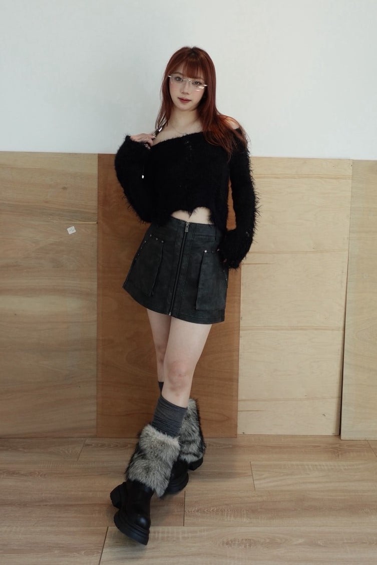 不規則鬚邊皮扣針織衫