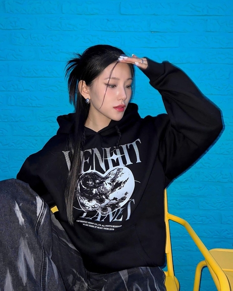 ◆24SS VENHIT Flower Busters ロングTシャツ/2色◆ Venhit | 熱銷上衣- Oh You Fancy 歐梵希