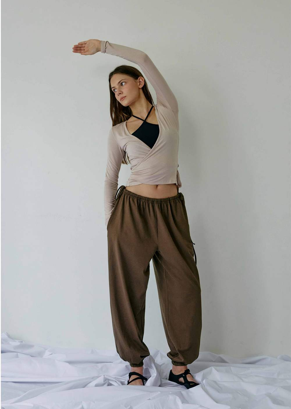 Conchwear 抽繩造型束腳寬褲 深棕 CON134BRN4