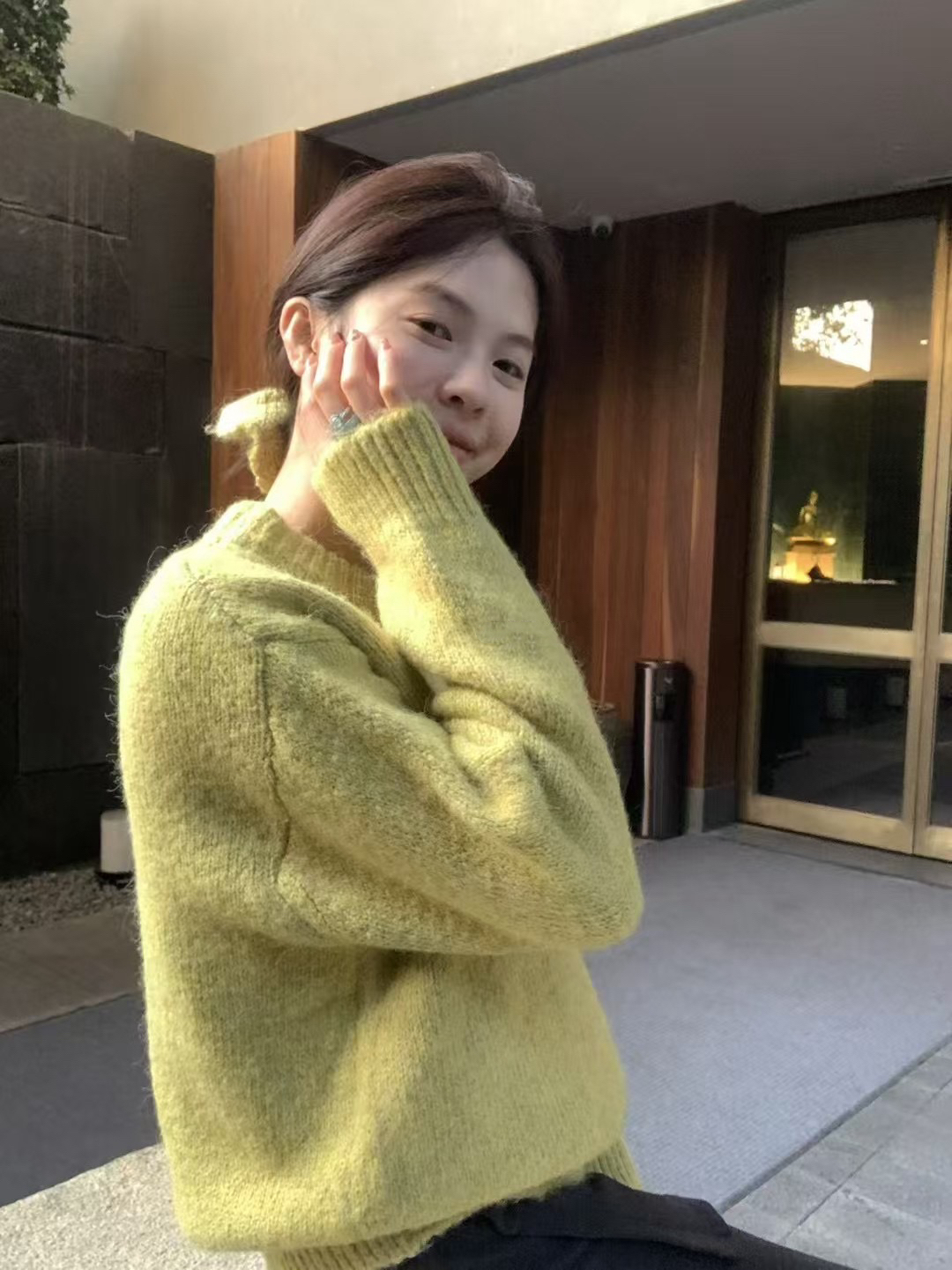 帶髮圈三色毛衣1