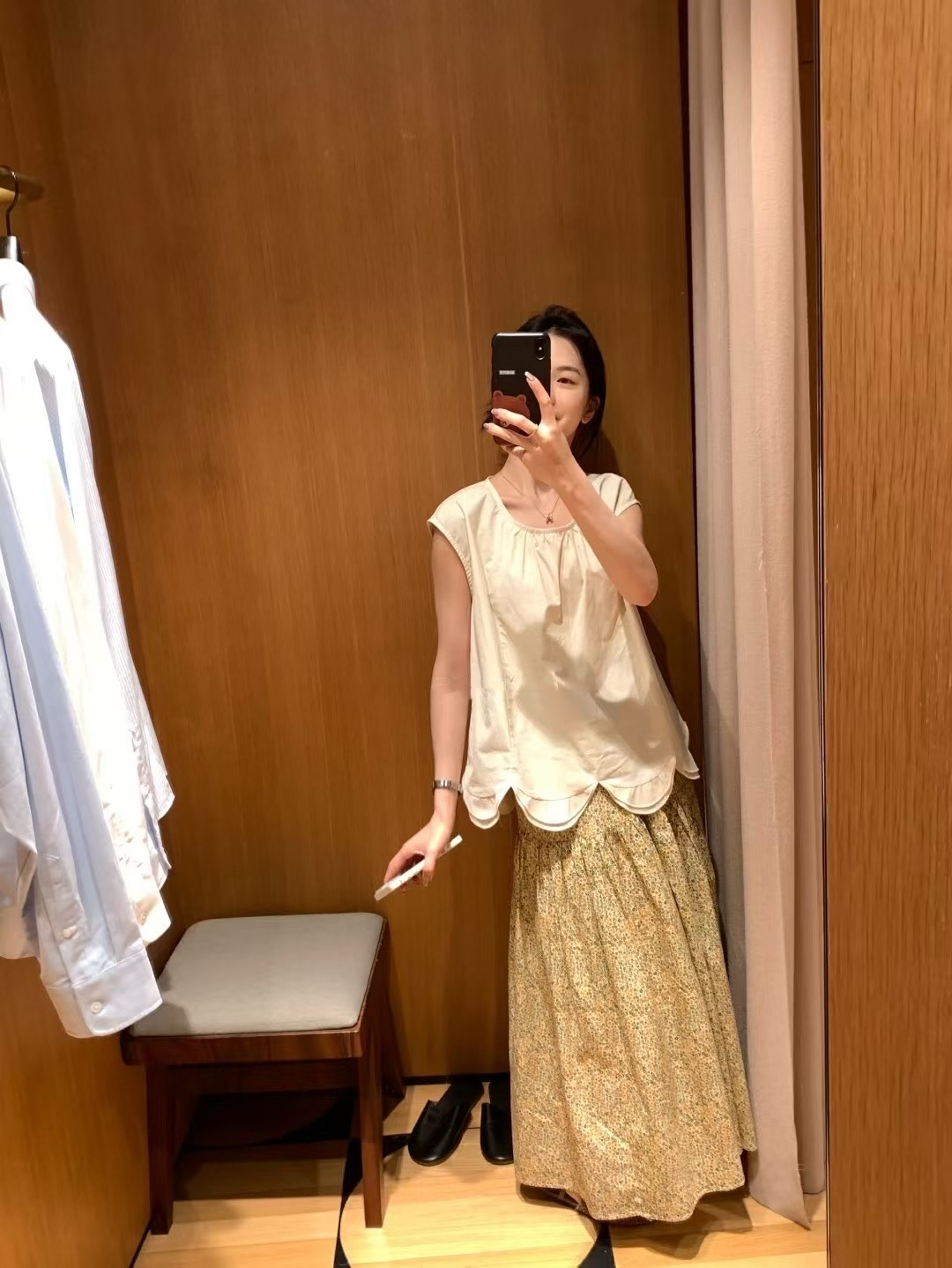 花瓣下擺極簡上衣7