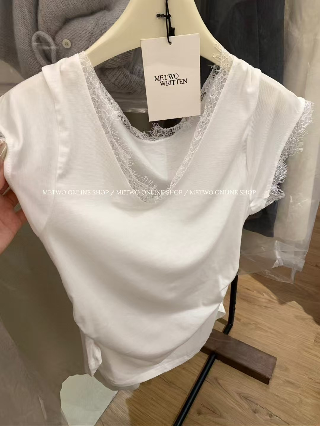 天絲肌底蕾絲上衣20