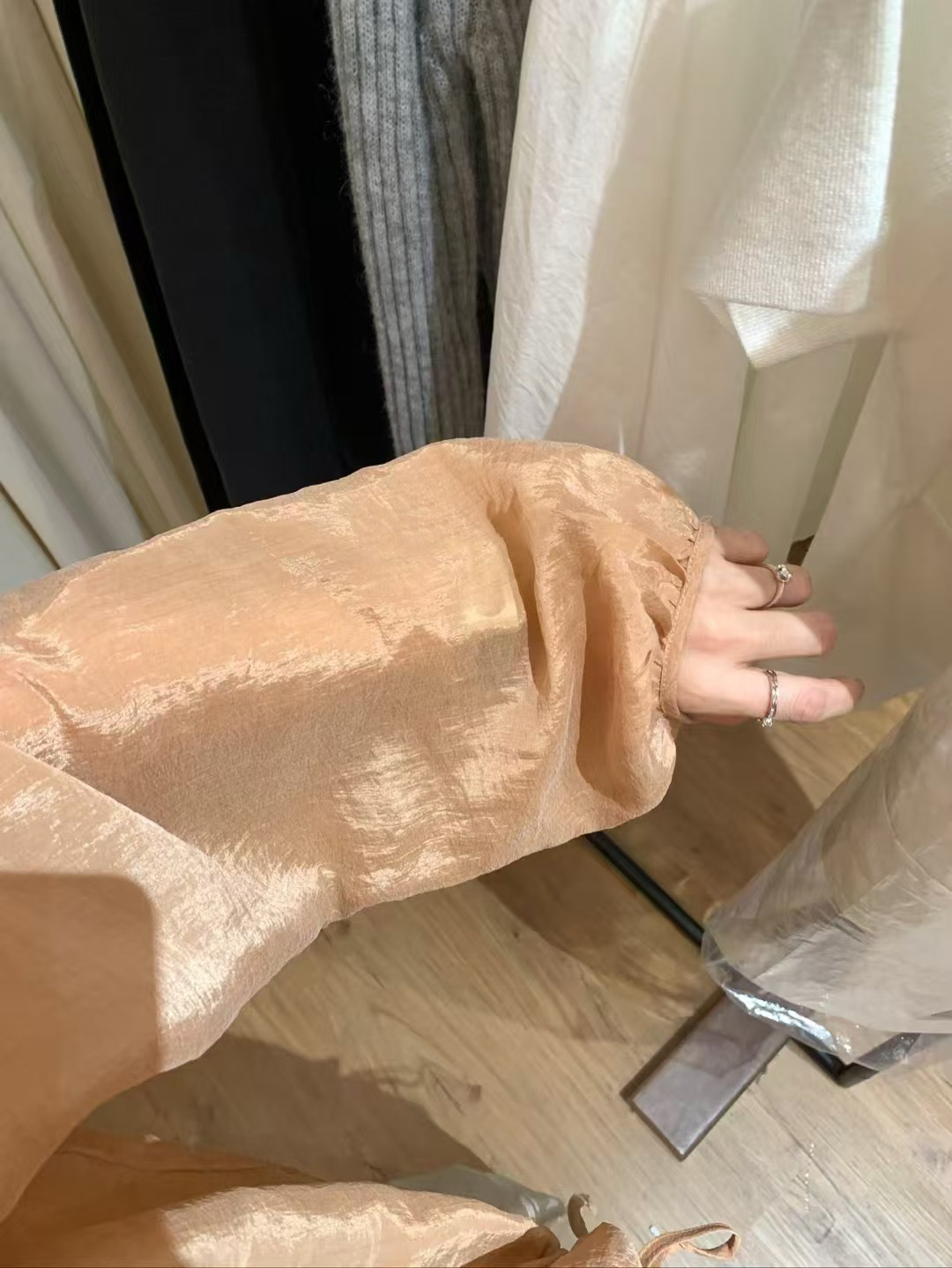 天絲抽繩橘上衣8