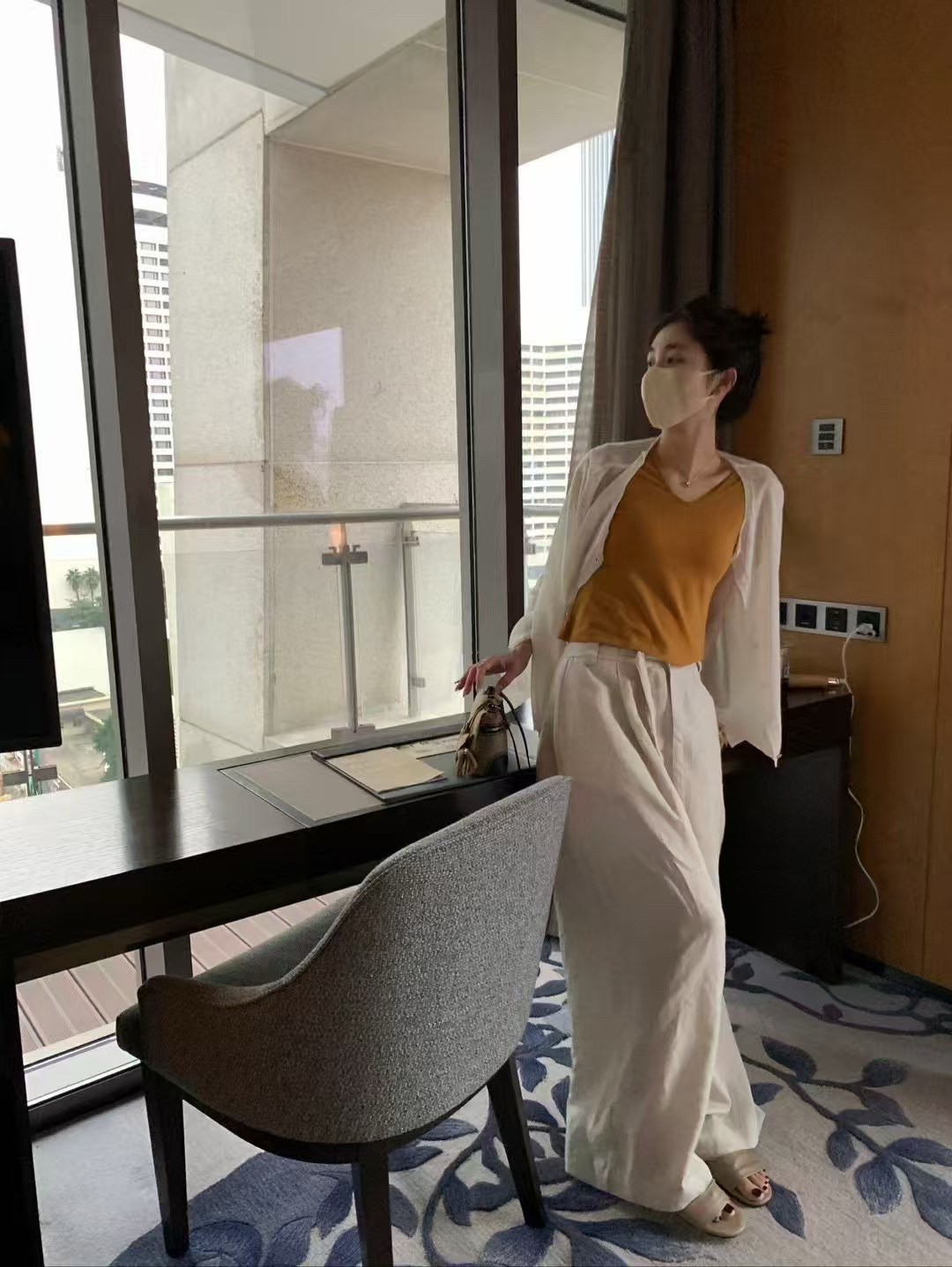 天絲高品料V領紙片tee3