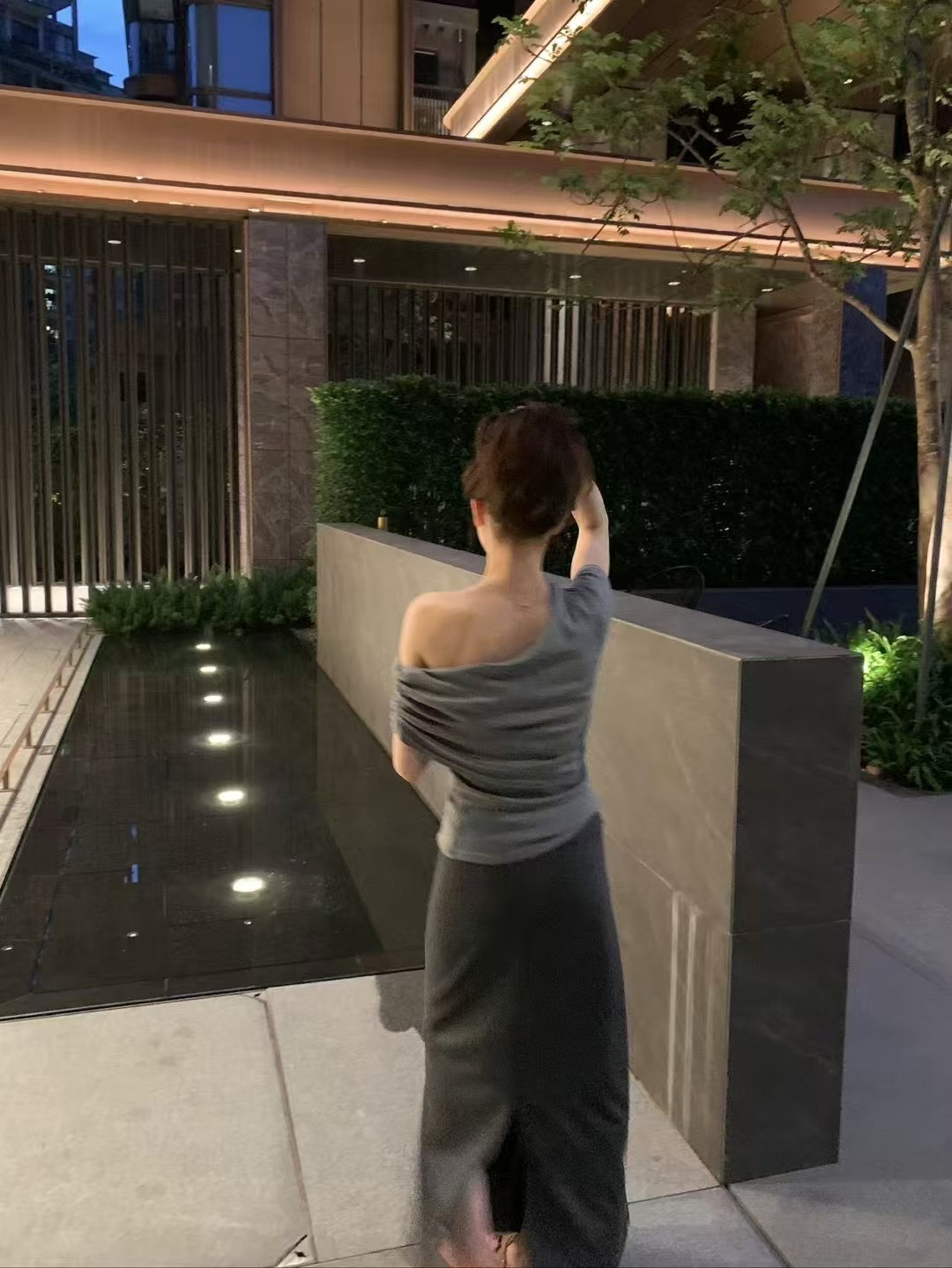 瘋狂自留款單袖拉肩t18