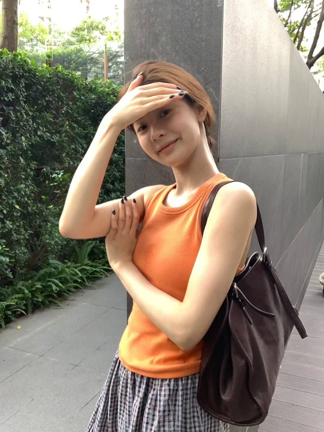 私服橘背心！無敵顯白1