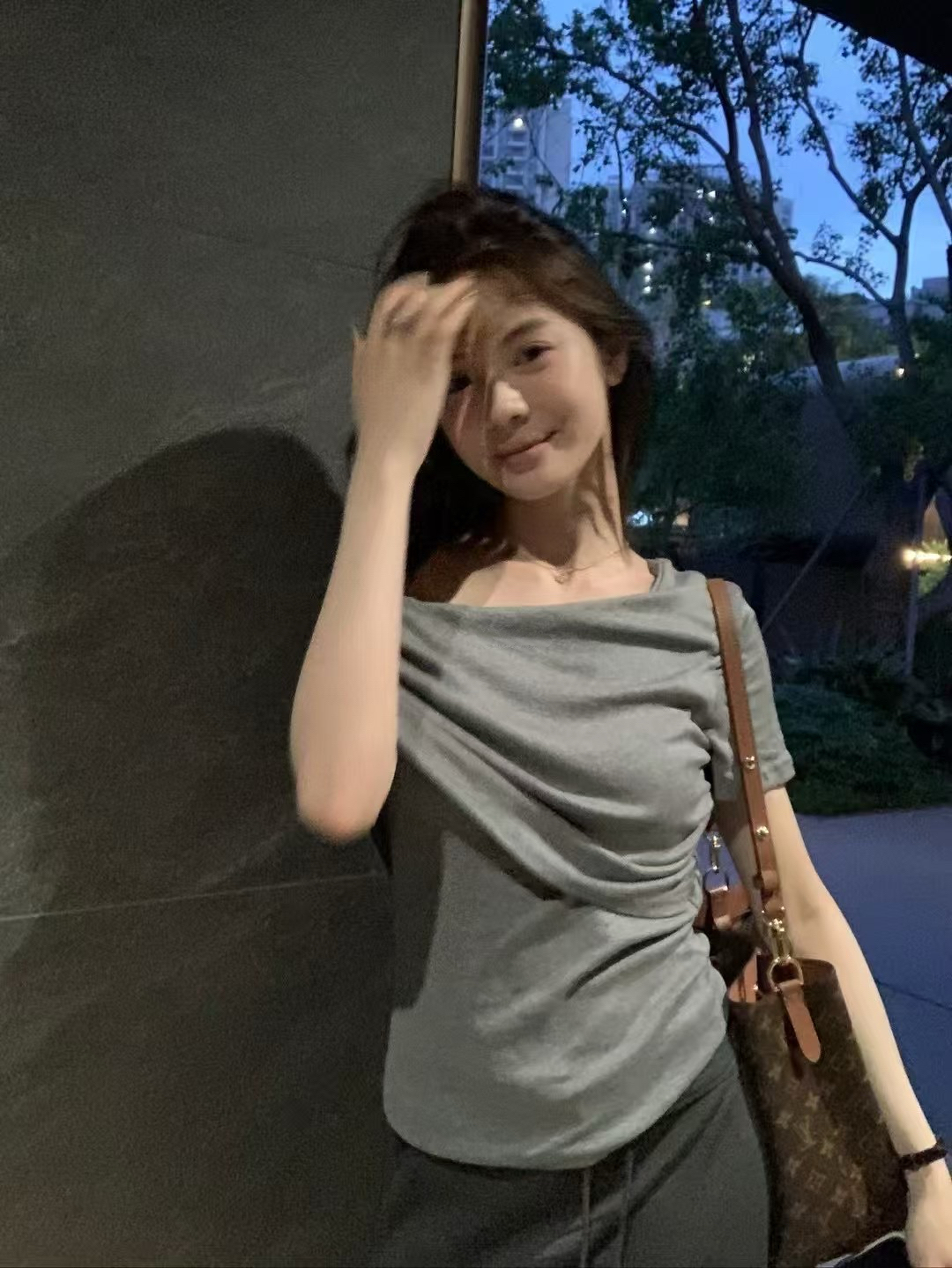 瘋狂自留款單袖拉肩t15