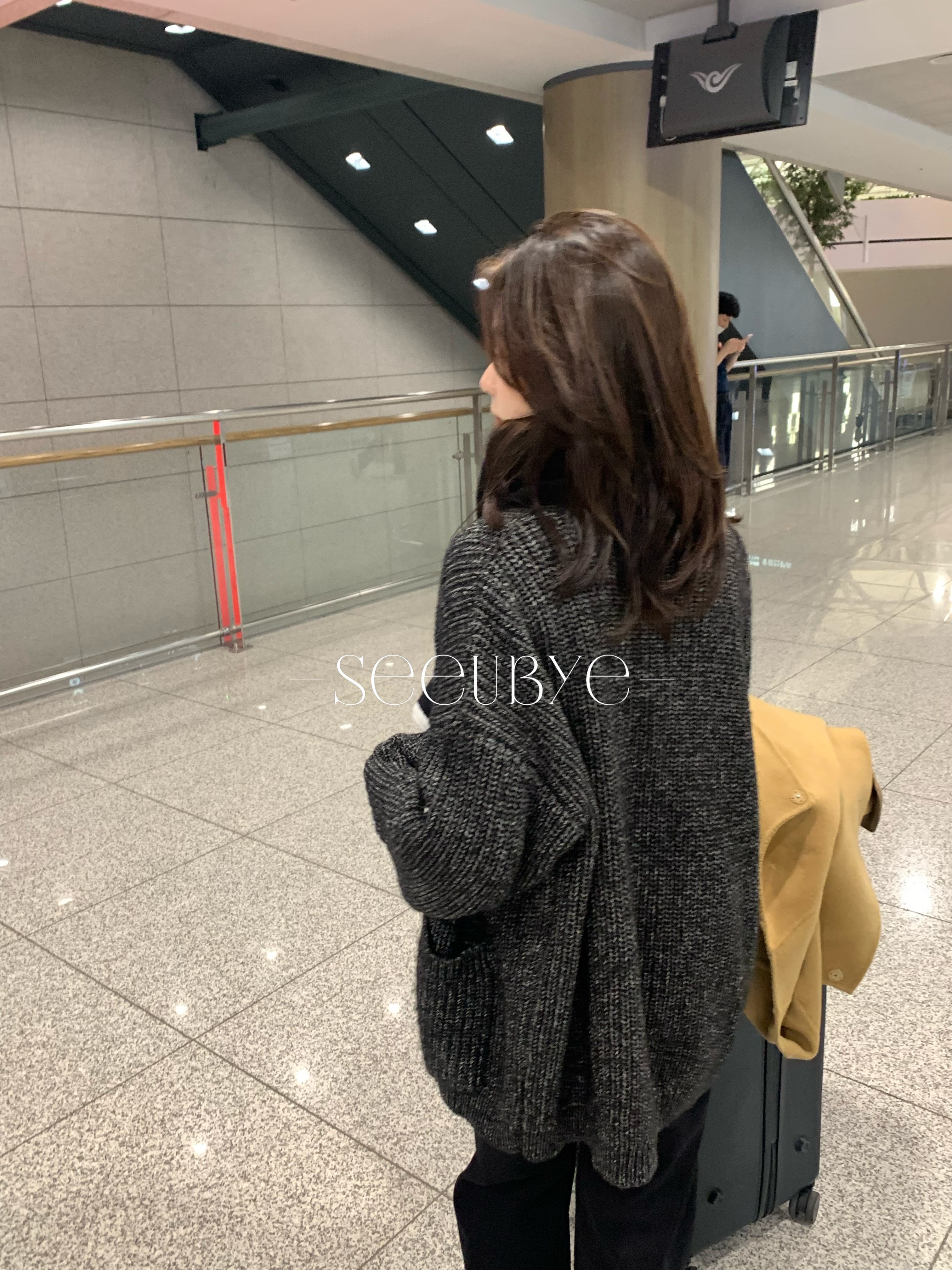 老錢v領深灰毛衣外套 很重工一件6