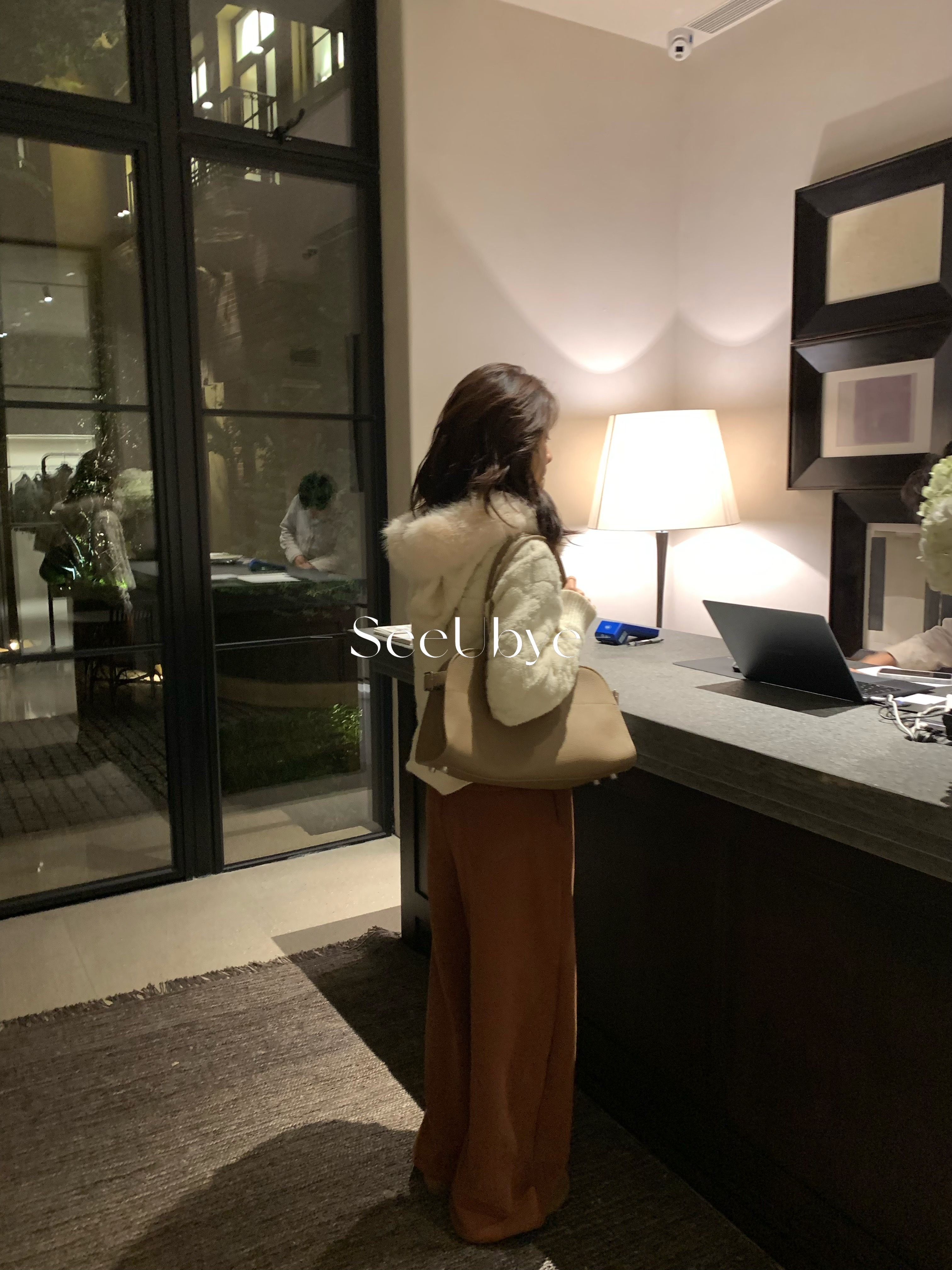 DI*r毛毛連帽毛衣外套6