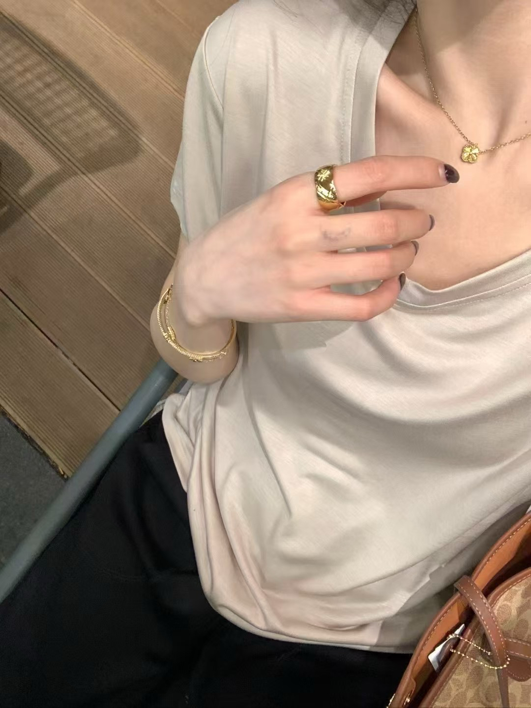 高級料！4色珠光tee22