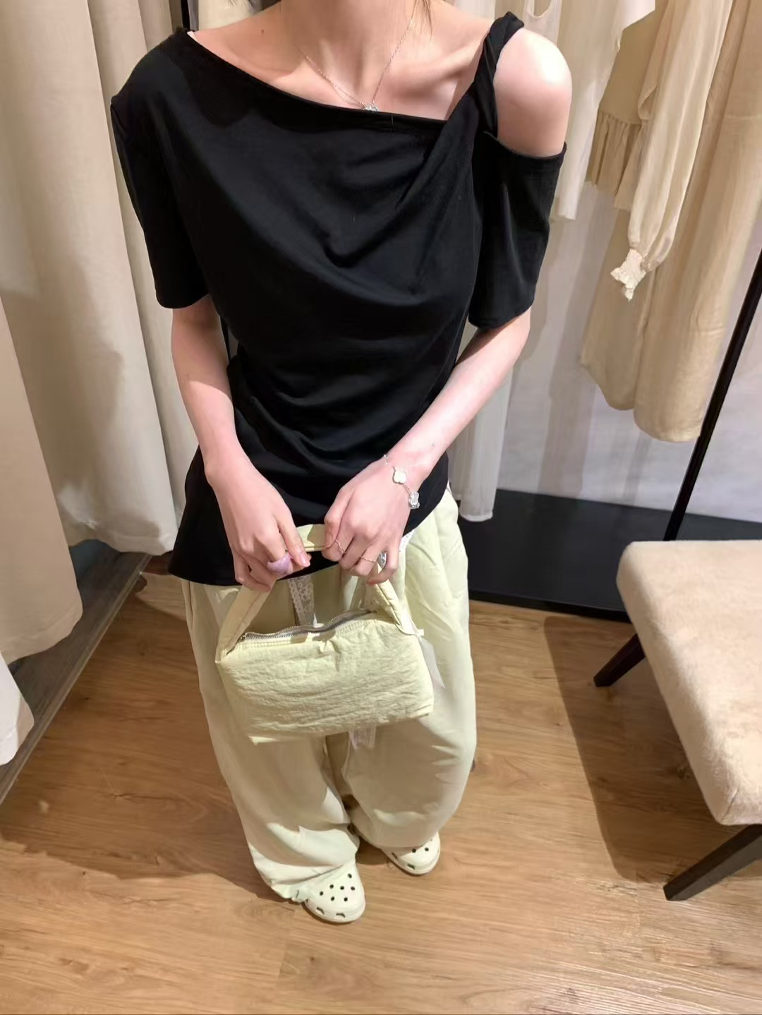 設計感超強吊肩t17