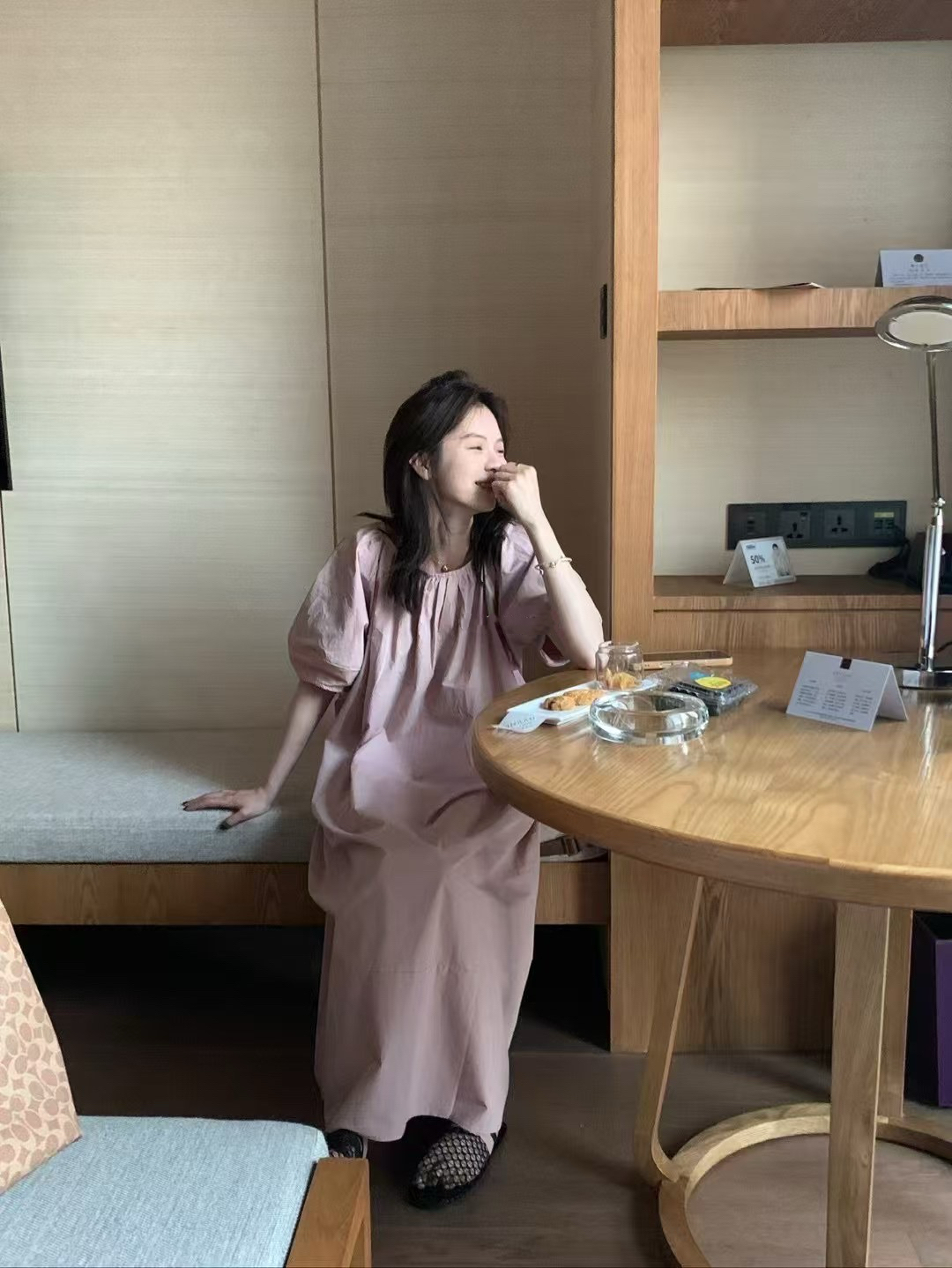 韓代露背連衣裙6