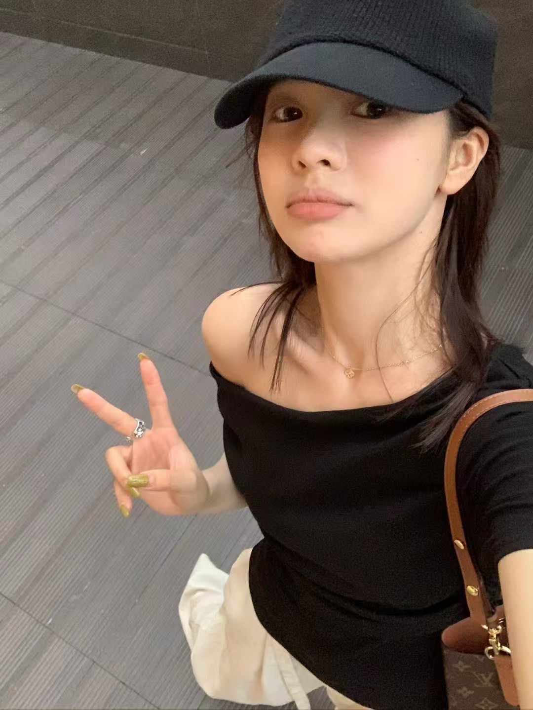 瘋狂自留款單袖拉肩t23